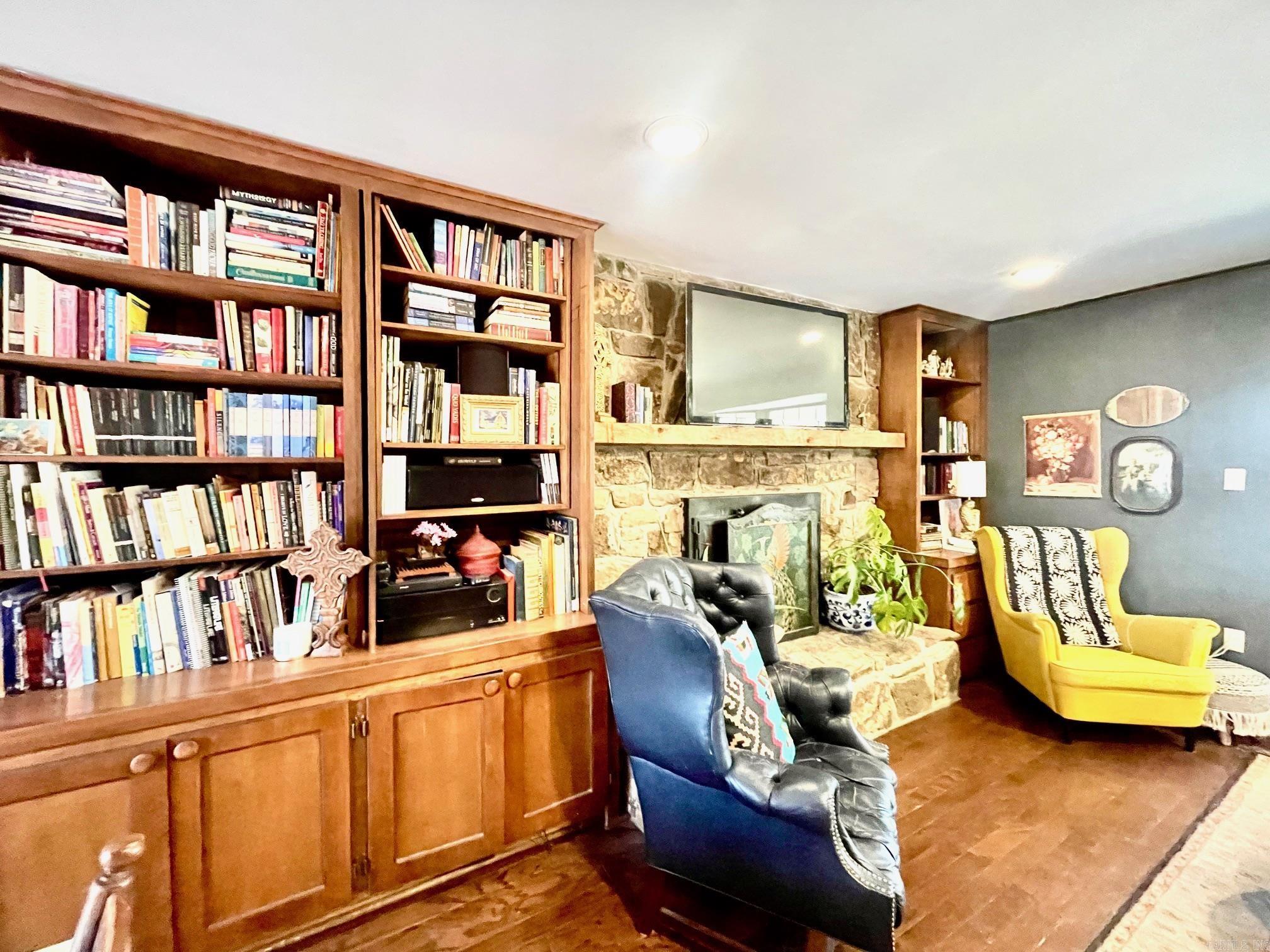 WESTERN OAKS - Residential