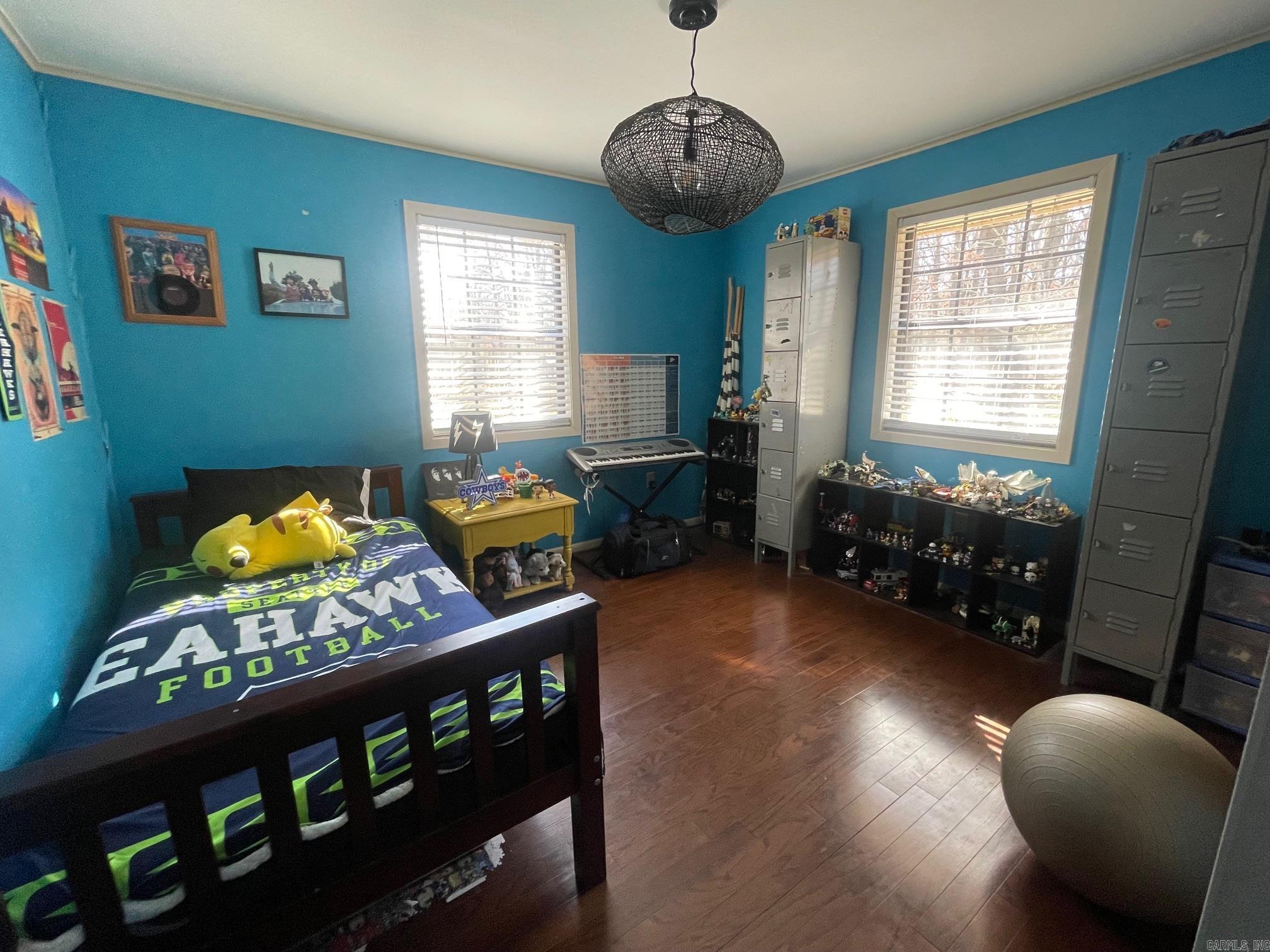 WESTERN OAKS - Residential