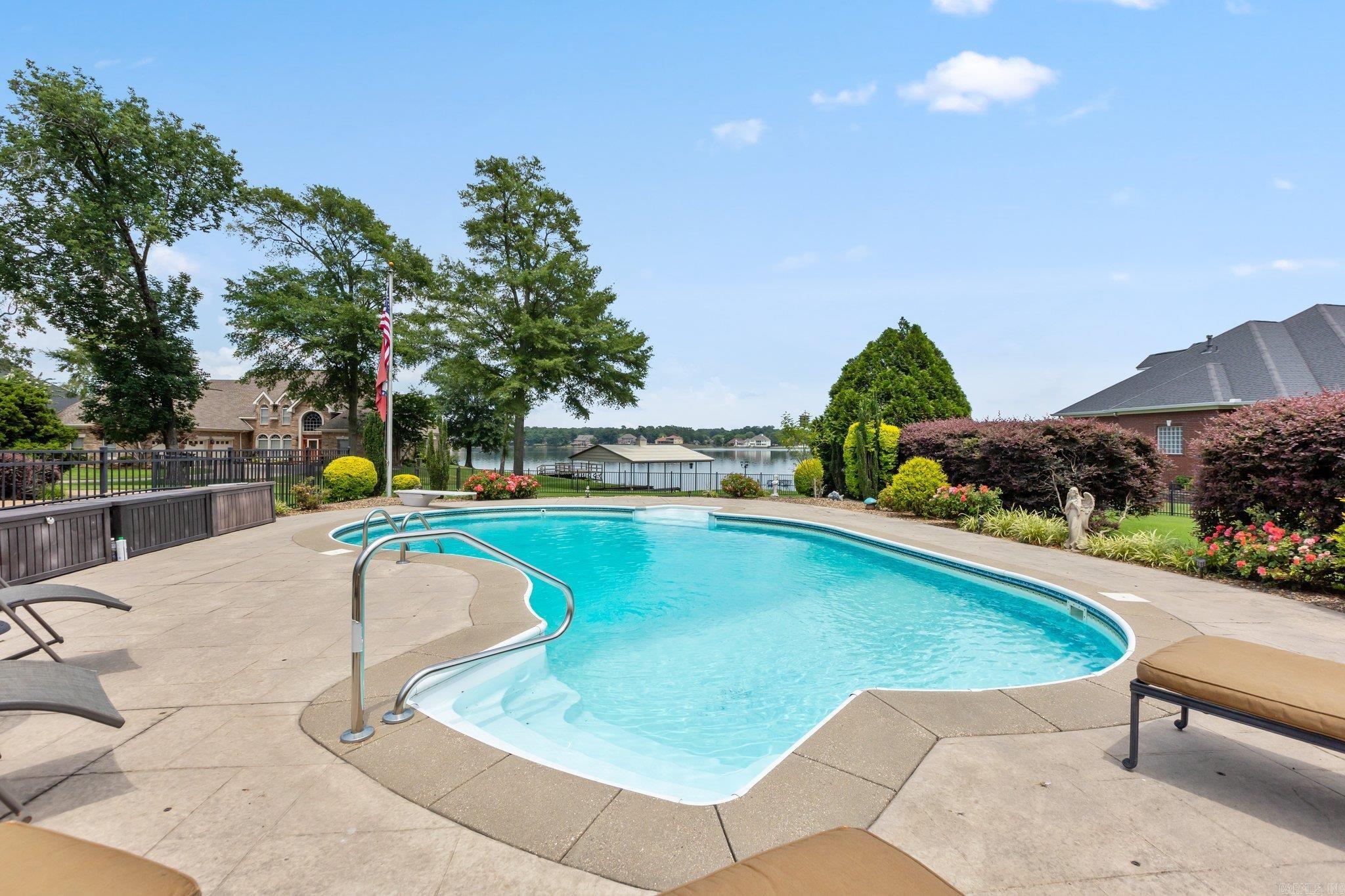 HURRICANE LAKE EST - Residential