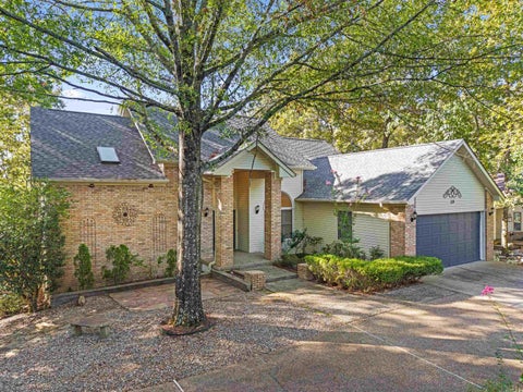 Photo of 29 Barcelona Way, Hot Springs Village, AR 71909 (MLS # 26042903)