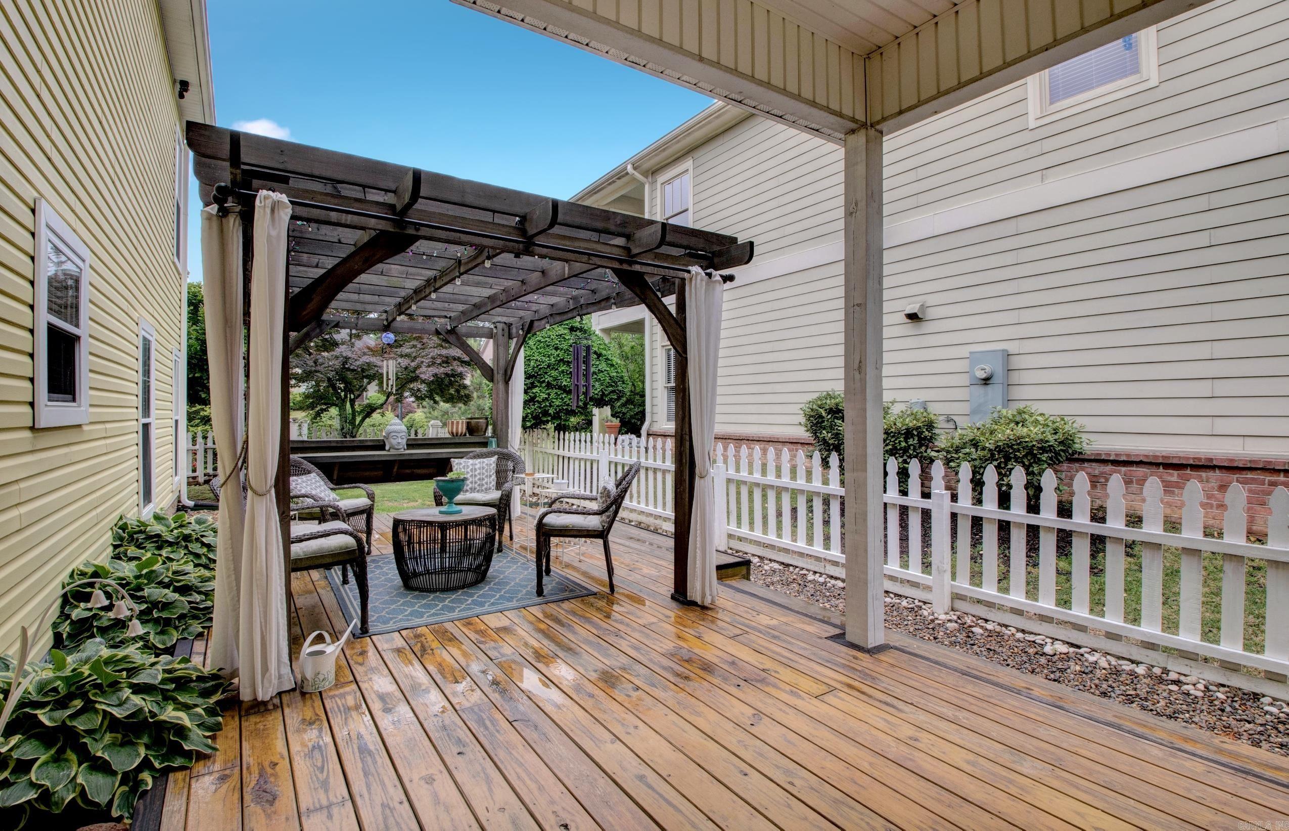 WOODLANDS EDGE - Residential