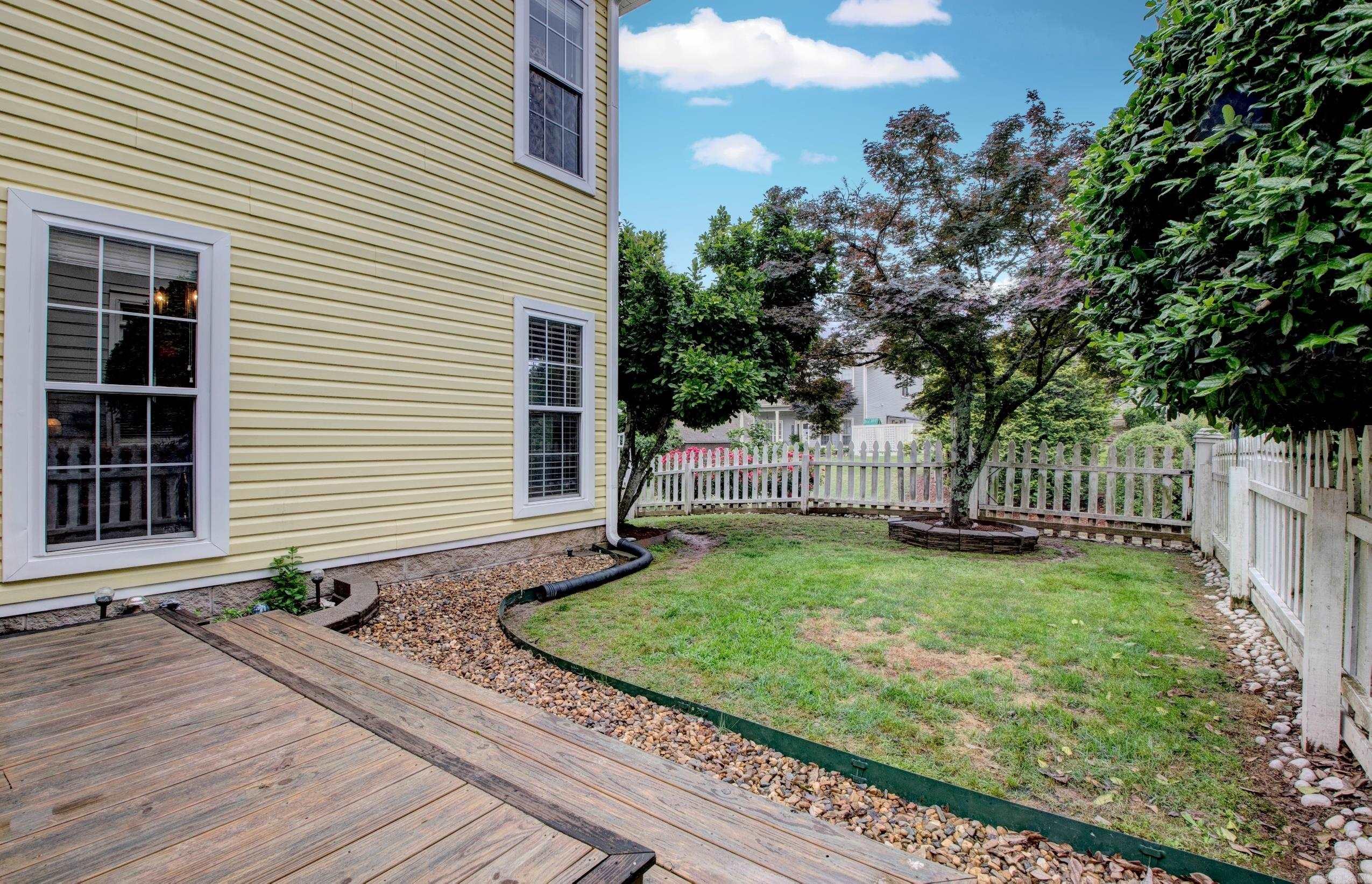 WOODLANDS EDGE - Residential