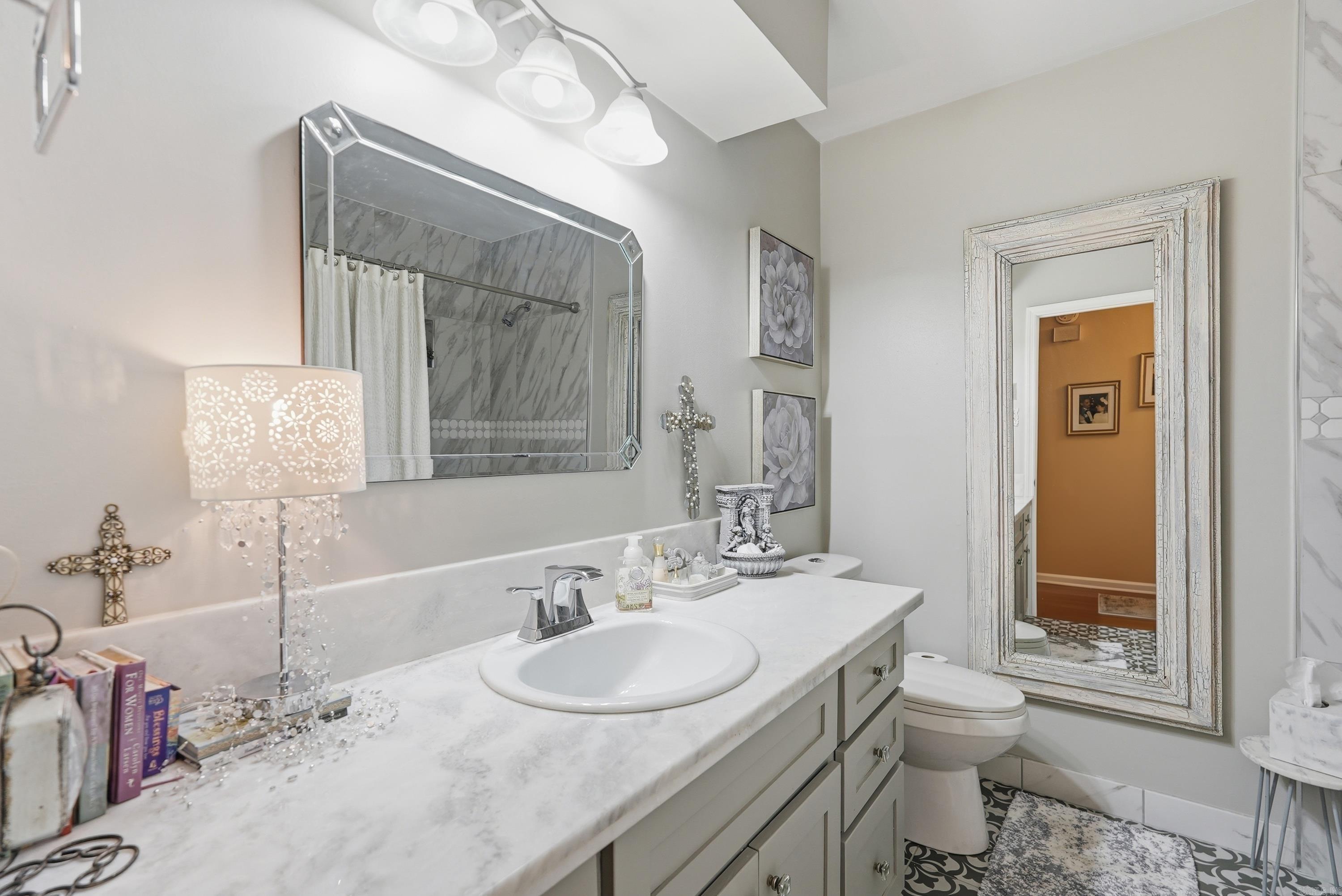MARLOWE MANOR - Residential