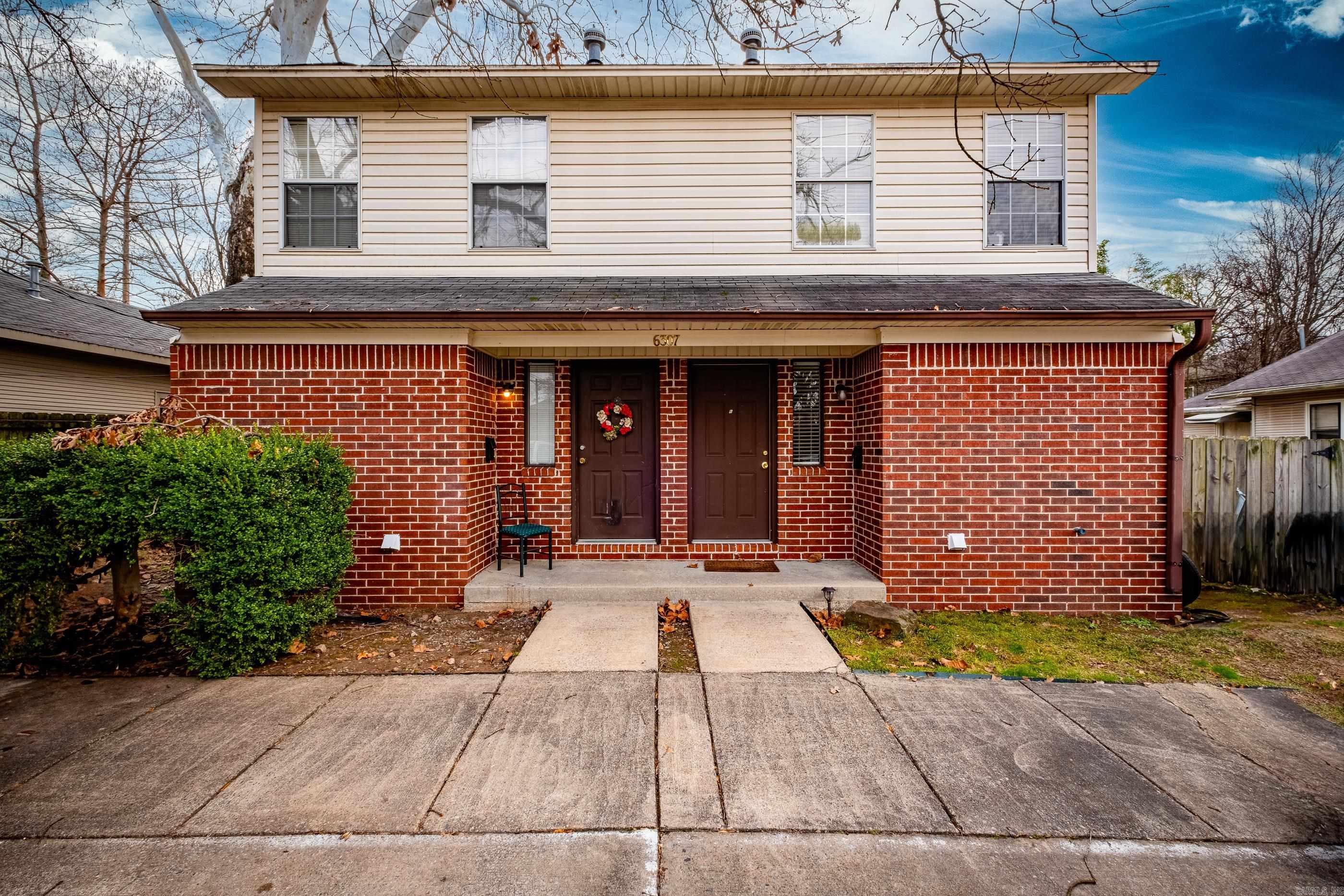 Nice Duplex close to The Heights shopping district. Each unit is 2 bedroom 1.5 bathrooms. Left side has long term tenant with carpet and vinyl flooring. Right side has been updated with vinyl plank flooring, new kitchen appliances, new interior paint and new carpet upstairs.
