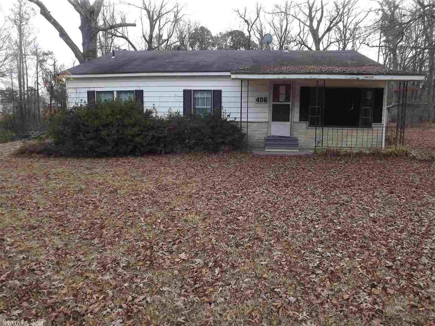 Great home with lots of land. Property is being sold subject to HUD Guidelines 24 CFR 206.125.