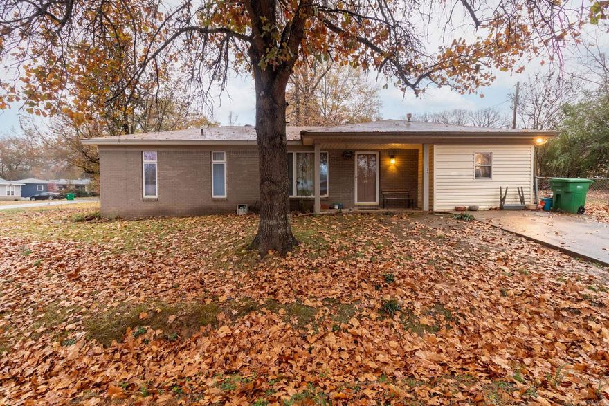 Perfect home foe an investor rental property or a first time buyer! This 3 bed room 1 and 1/2 bath home is located right by Cato Elementary and Sylvan Hills Middle School. This house features a brand new roof(installed at the end of November)new HVAC, new Hot Water heater, fully fenced back yard and also comes with a bonus room that could be an extra bedroom or office. This home is priced to sell, schedule your private showing today! See agent remarks.