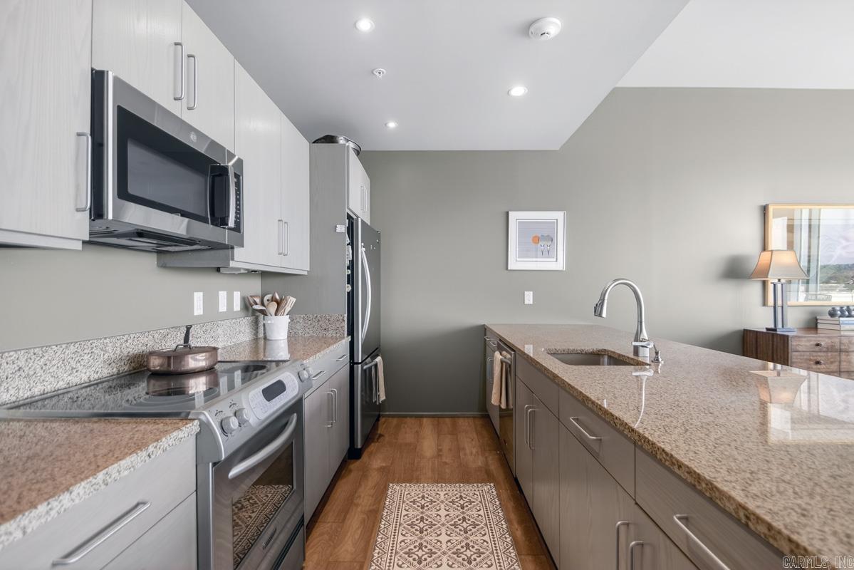 300 THIRD HPR - Residential