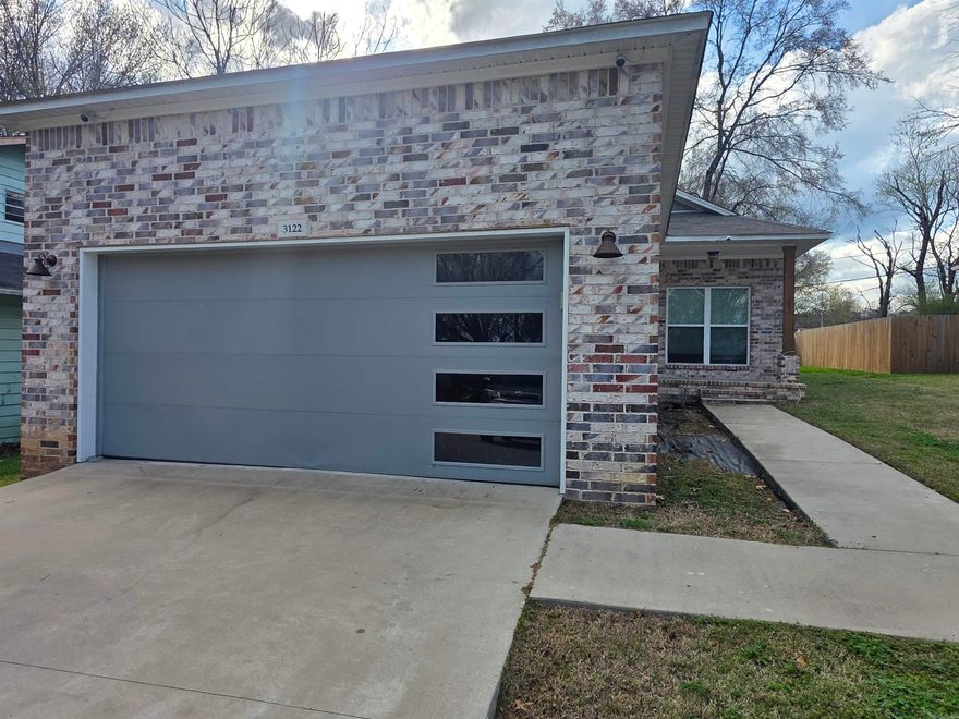 Updated 4BD/2BA in historic south downtown Little Rock. Spacious living room that opens to the eat-in-kitchen with breakfast bar. Ideal space for enjoying time with family or friends. Plenty of storage space throughout. Master bedroom with tray ceiling that opens up the space. Nice size partially fenced yard with a gated back patio area for enjoying the outdoors. Minutes away from Pettaway Square and SOMA! This property is managed by Hoffman Team so beware of scammers - we will never ask you to Cashapp us money. The lease for this property is for 18 months to 2 years with a 3% increase after the first year. Income must be 3x the amount of rent. Deposit, first month’s rent, and the $50 administration fee due before move in. This property does not accept section 8. Schedule a tour today! <a href="https://showmojo.com/l/8b738f00ff">Schedule a Showing Online</a>