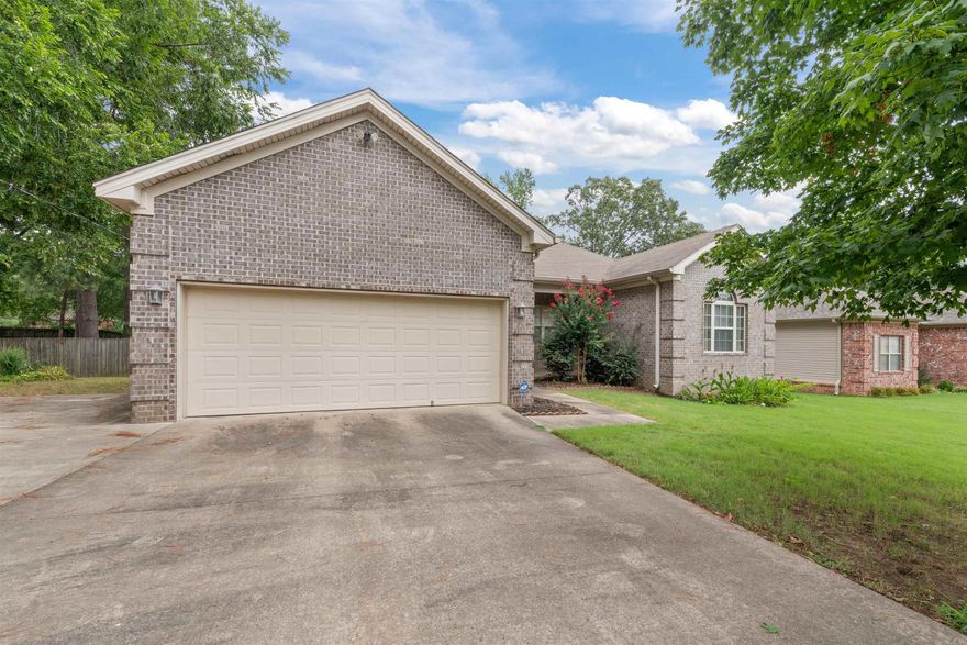 Come and see this beautiful 3 bed 2 bath home on a cul-de-sac. From Bamboo hardwoods and tile, walk in closets, this house has it alll.Come fall in love with the large deck and private backyard which backs up to a wooded area. Relax in the large master bedroom, or entertain in the spacious living room and eat-in kitchen. Easy access to schools and shopping!