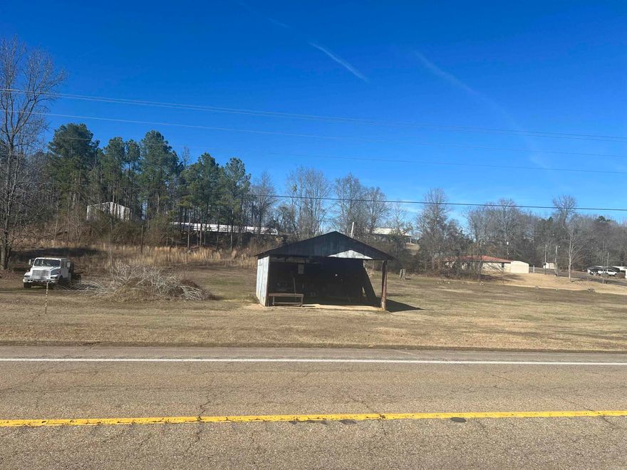 Imagine having your own space to build the perfect storage building for your boats, campers, and toys. No more dragging them back home after every trip. No more paying a monthly storage fees! This property gives you the freedom and convenience you've been lookin for.. easy access, secure storage, and room to build exactly what you need. Stop paying storage.... start owning it. 0.381 acre or there is another lot.