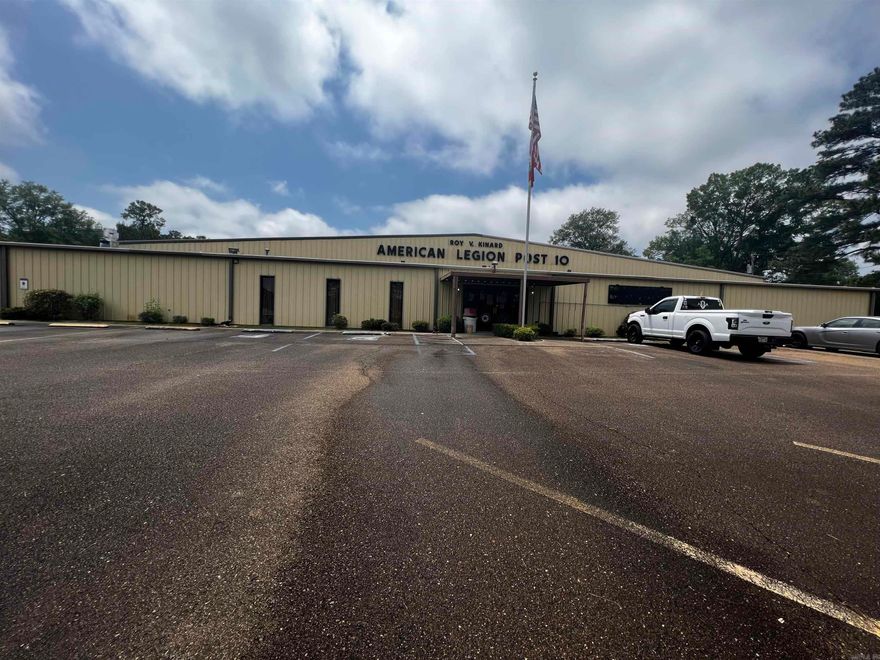 Discover 105 Christian Dr., a 14,000 sq. ft. commercial building on 4.49 acres, featuring a commercial-grade kitchen and a bar area. Ideal for conversion into a recreational center or events venue. This versatile space offers ample parking and limitless possibilities. Don't miss out on this unique opportunity.