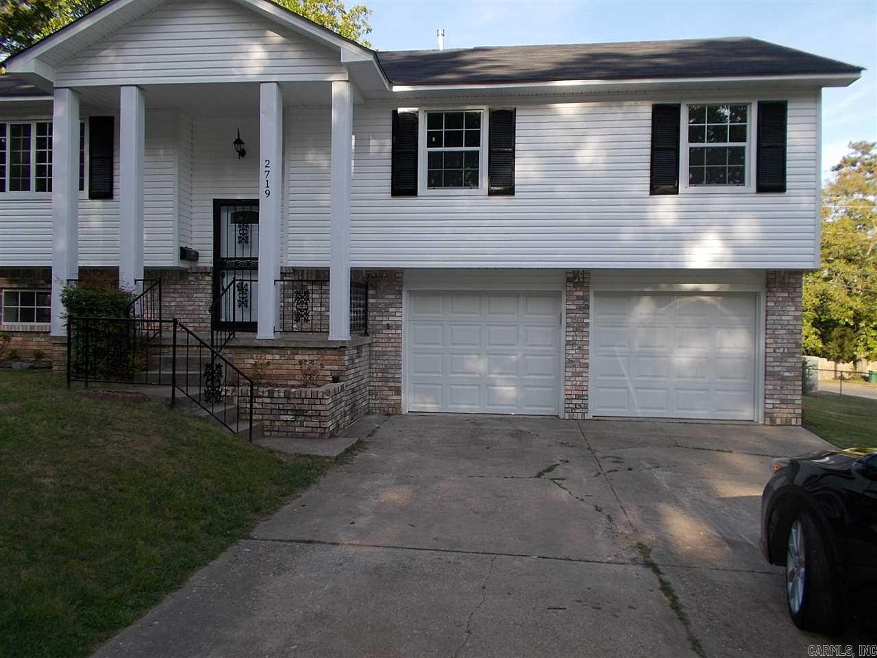 MUST SEE THIS ONE....EVERYTHING NEW....4 BDRMS...2.5 BATHS...2 CAR GARAGE....BEAUTIFUL KITCHEN WITH GRANITE COUNTER TOPS....WOOD CABINETS WITH GLASS INSERT.....TWO LIVING AREA... NEW HV/AC....NEW ROOF....THIS HOUSE HAS BEEN COMPLETELY REDONE....BRING YOUR PICKY BUYERS....THEY WANT BE DISSAPOINTED.....SELLER VERY MOTIVATED.....