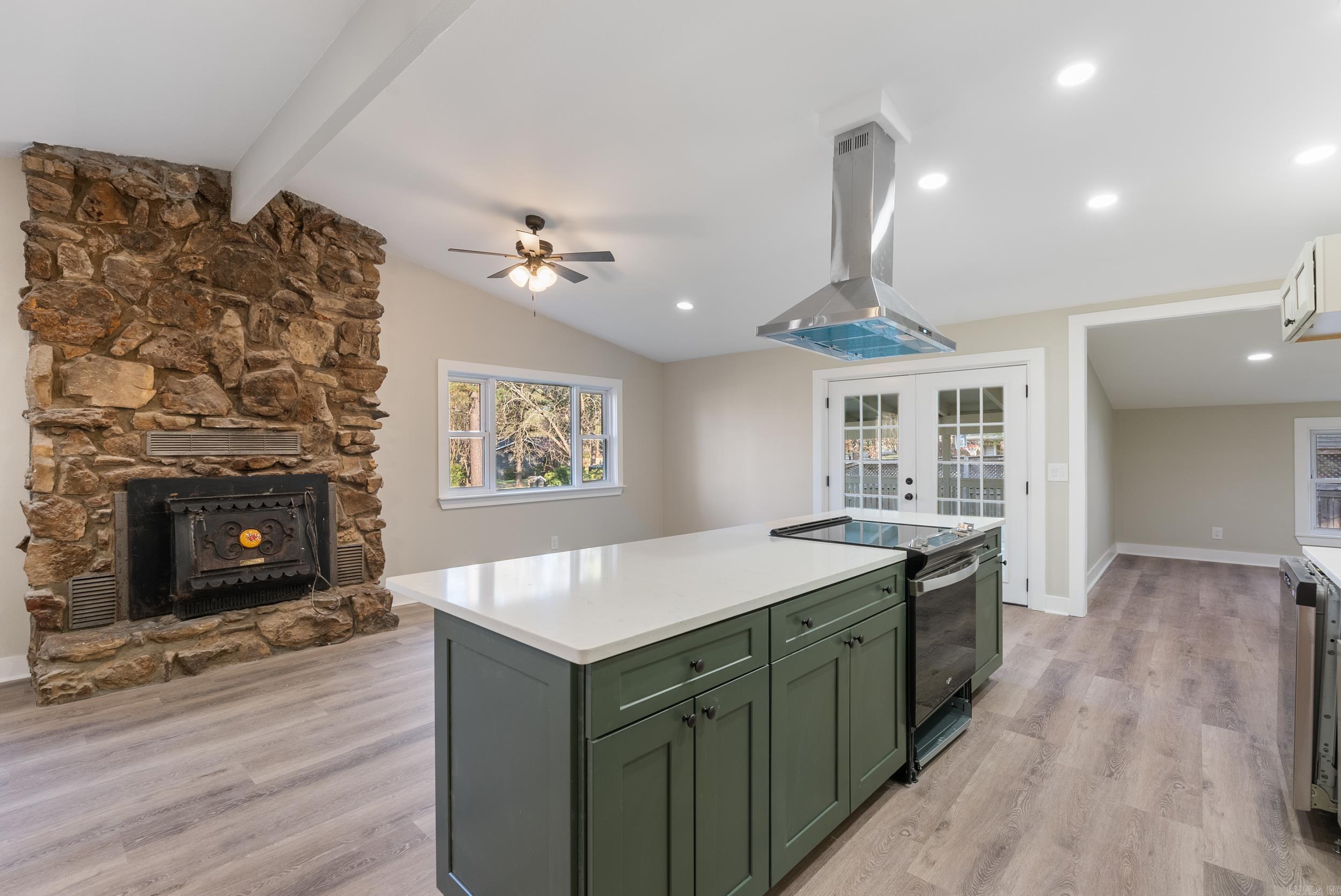 BRIARCLIFF - LAKE - Residential