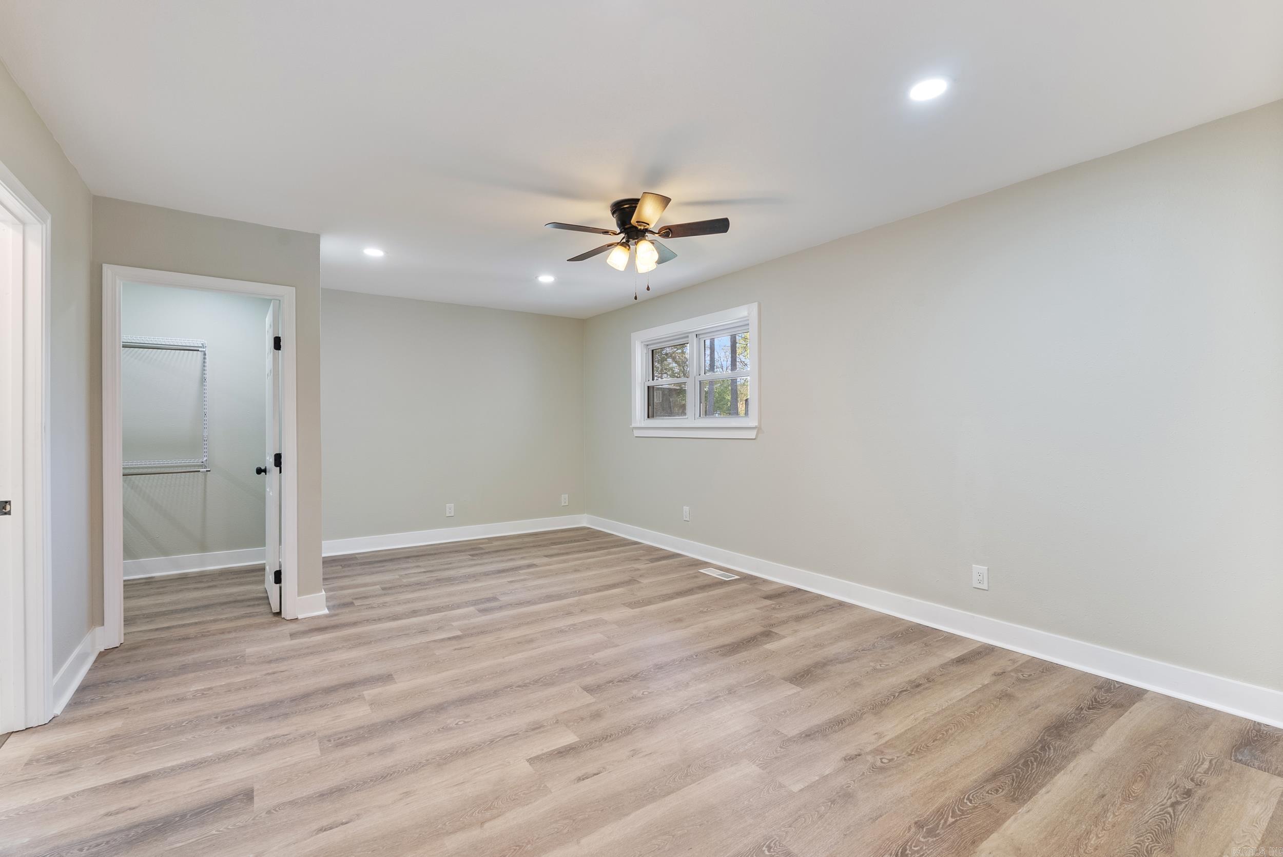 BRIARCLIFF - LAKE - Residential