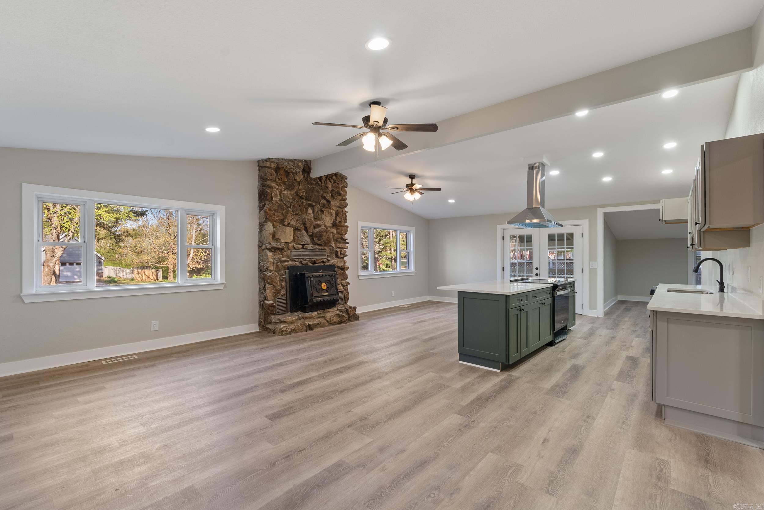BRIARCLIFF - LAKE - Residential