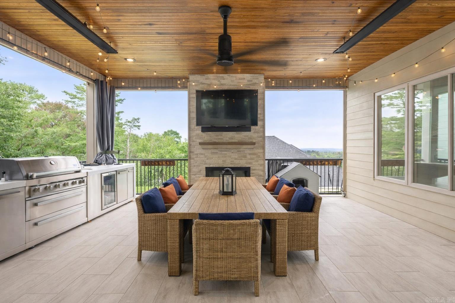 CHENAL VALLEY "FALSTONE COURT" - Residential