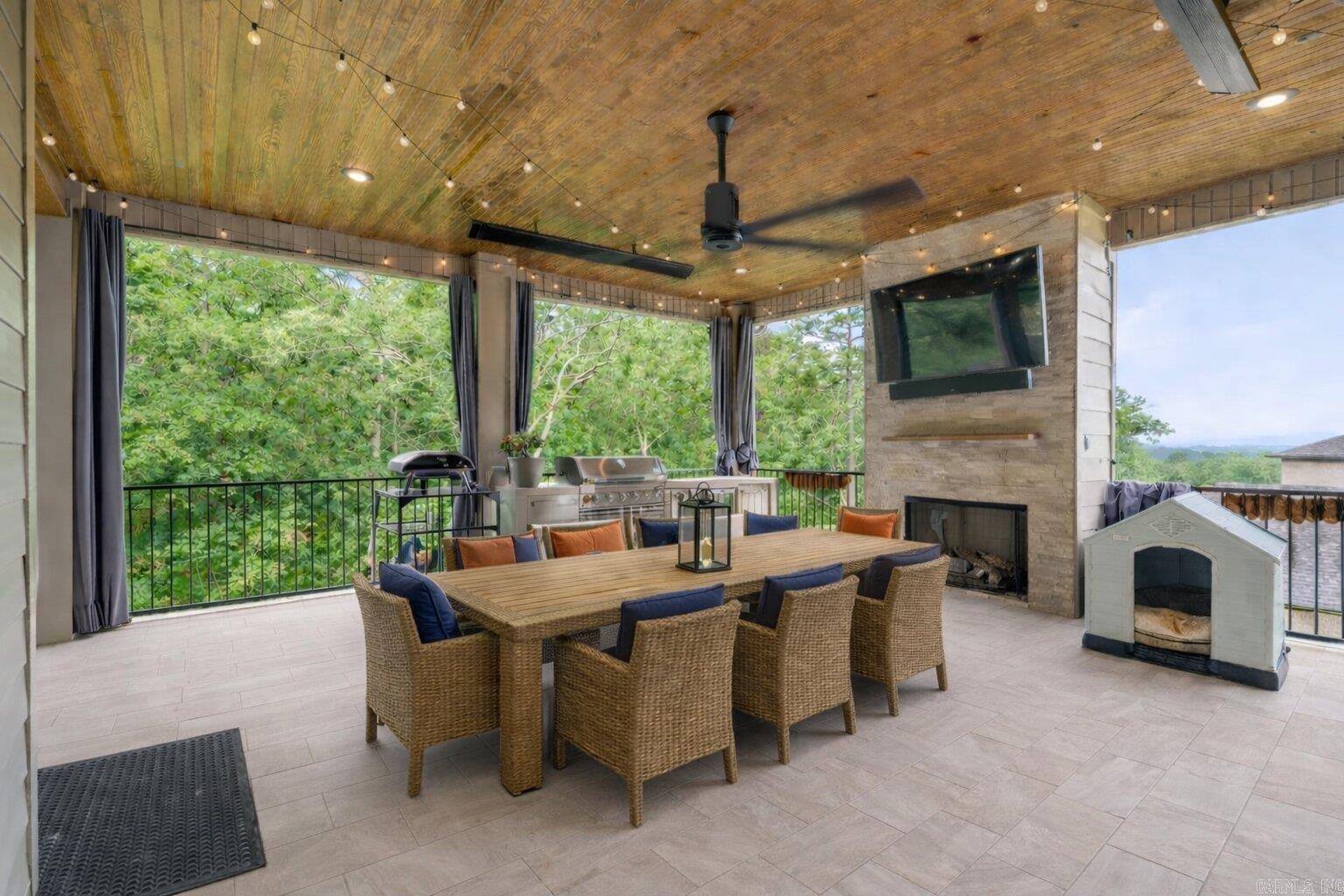 CHENAL VALLEY "FALSTONE COURT" - Residential