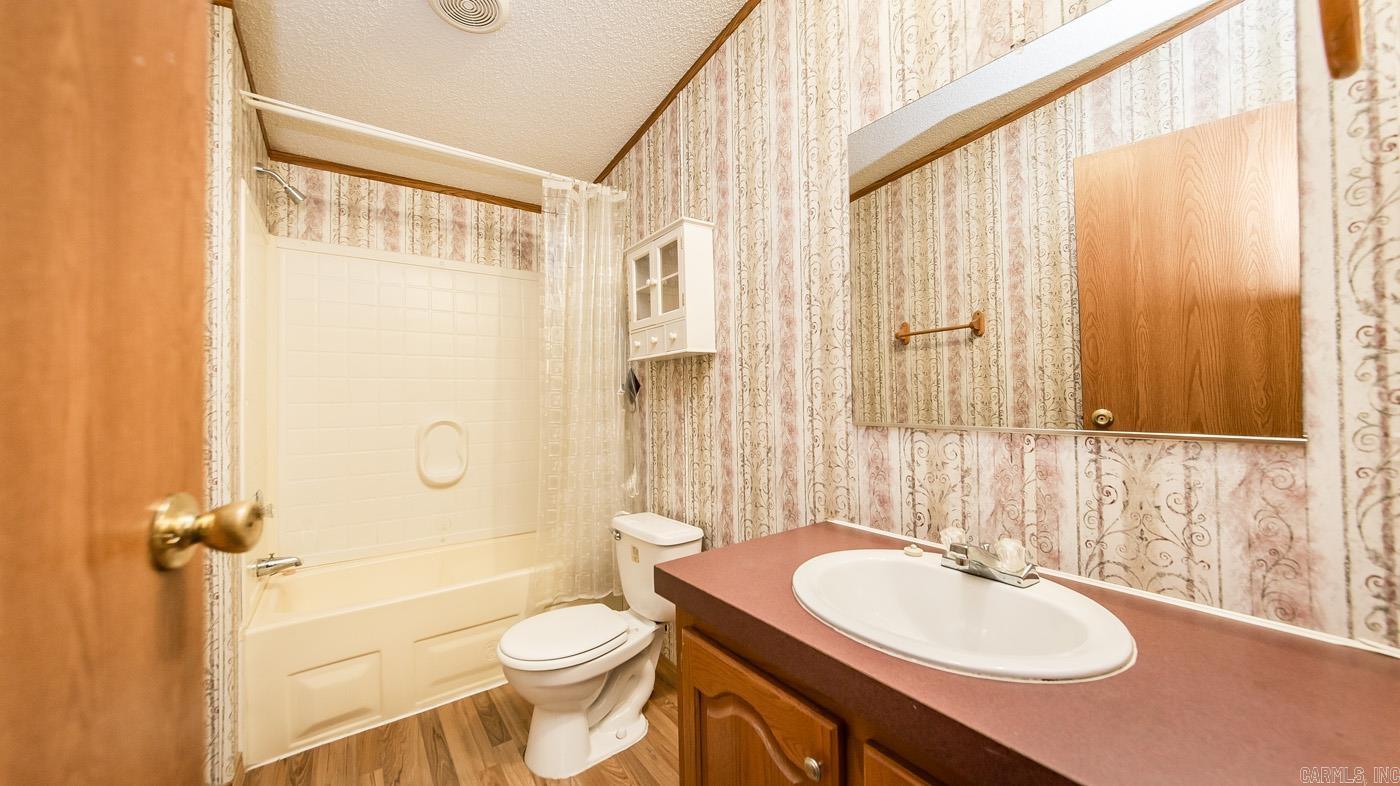 Pine Oaks Villa - Residential