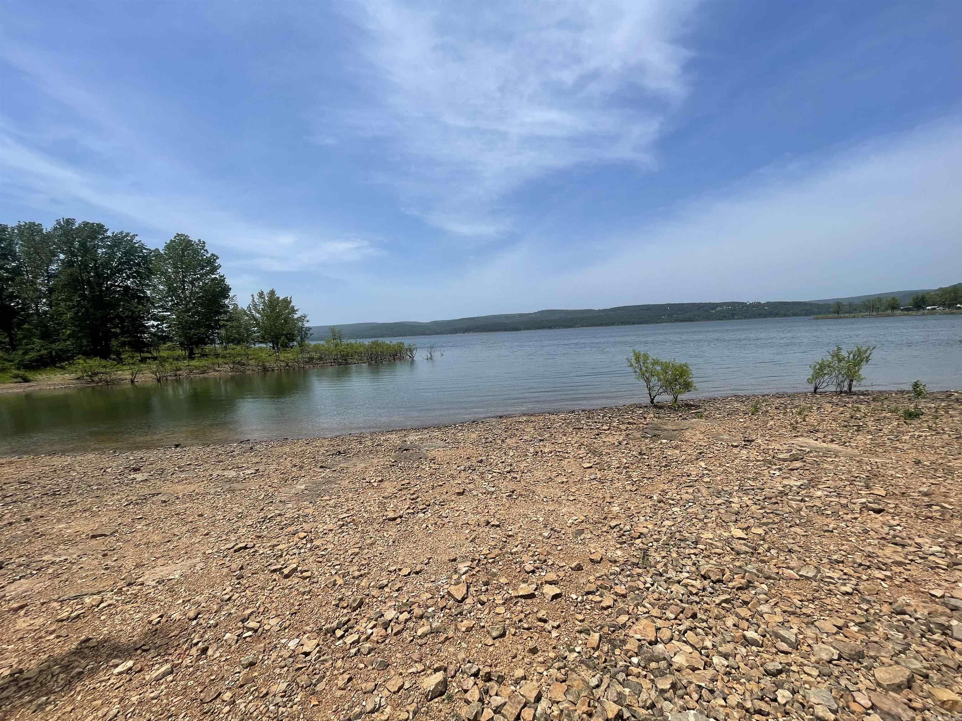 Pine Oaks Villa - Residential