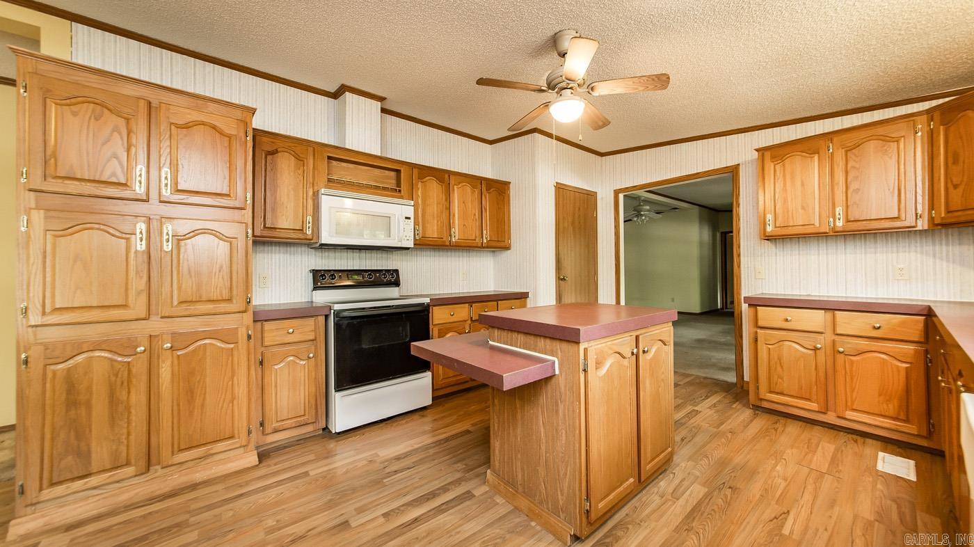 Pine Oaks Villa - Residential