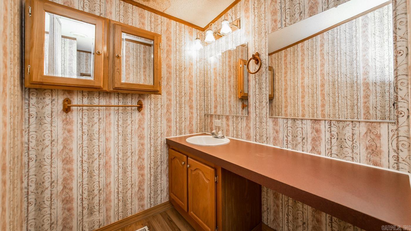 Pine Oaks Villa - Residential