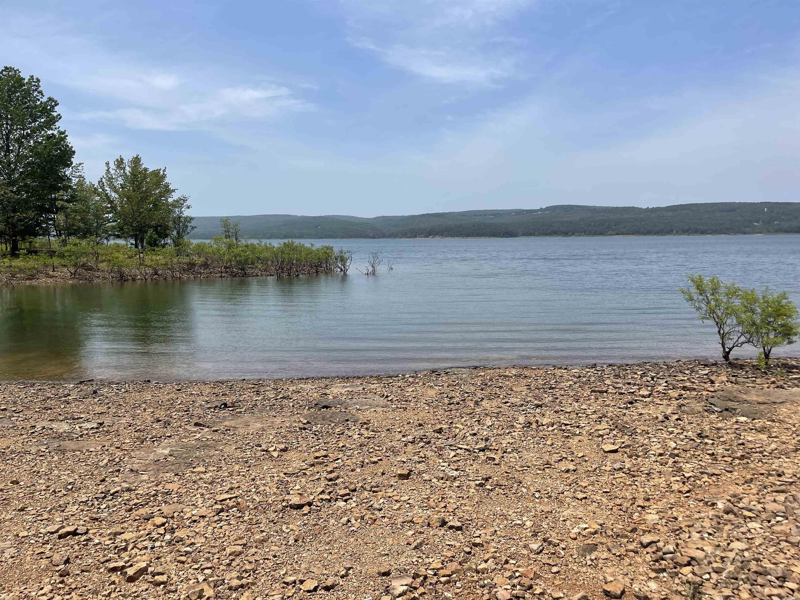 Pine Oaks Villa - Residential