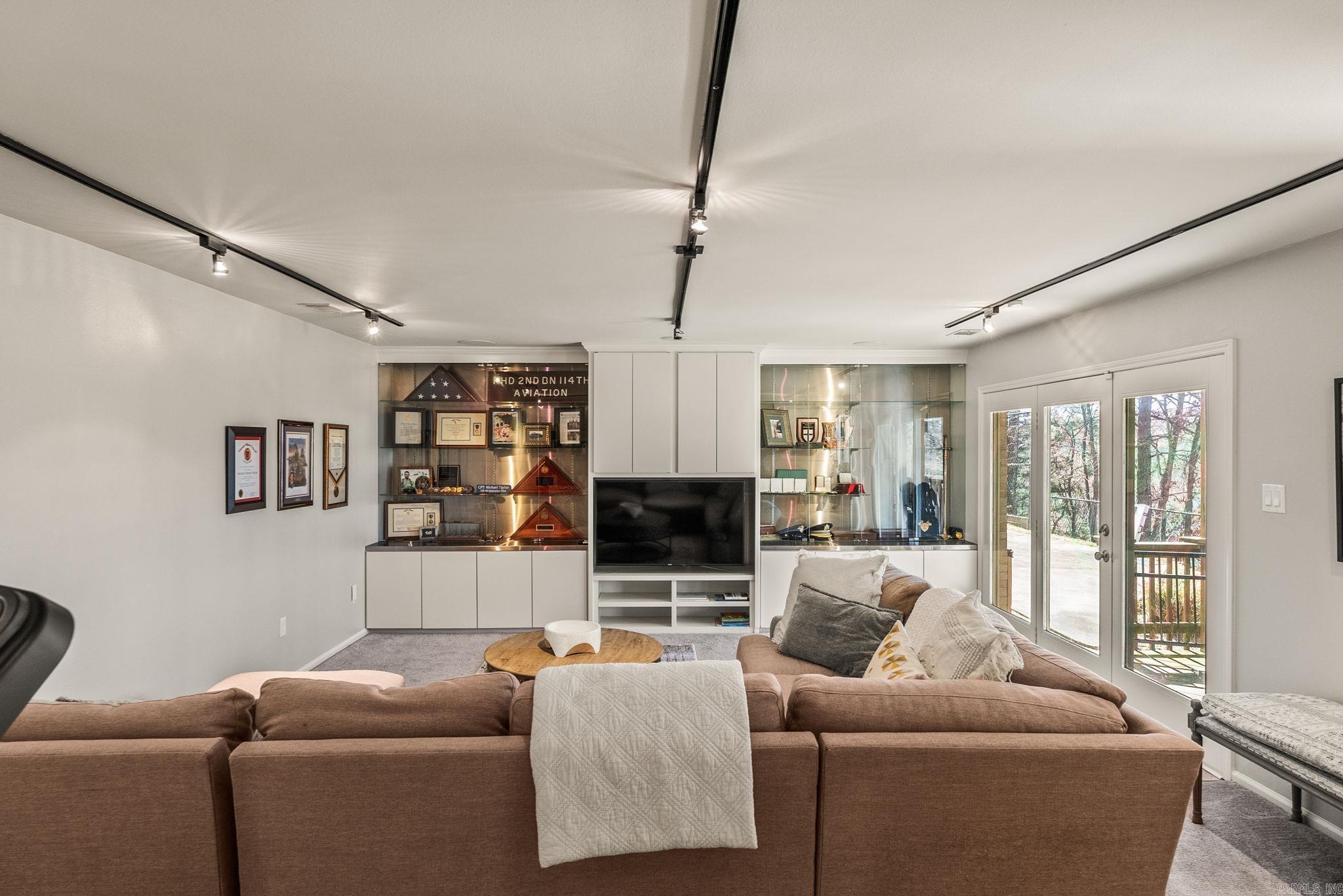 HENDRIXSON - Residential