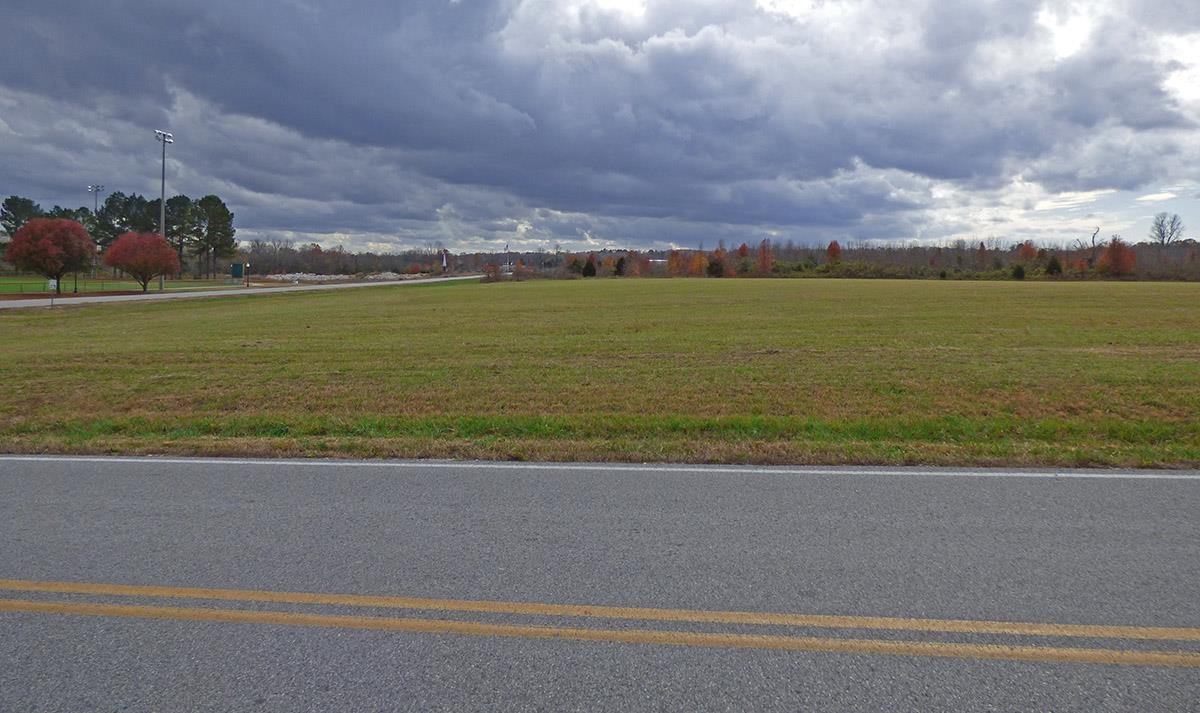 Prime Commercial Land in Excellent Location - 12.9 m/l Acre corner tract in Ash Flat, Arkansas. Located across from the Ash Flat ballpark and near Ozarka college. Less than 1/2 a mile from Walmart and easily accessible from U.S. Highway 62/412. Lots of potential for multiple commercial opportunities. Front part of the tract is already cleared and ready for development. Call for complete details.