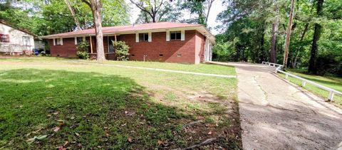 Photo of 516 Oxford St, Camden, AR 71701 (MLS # 26016486)
