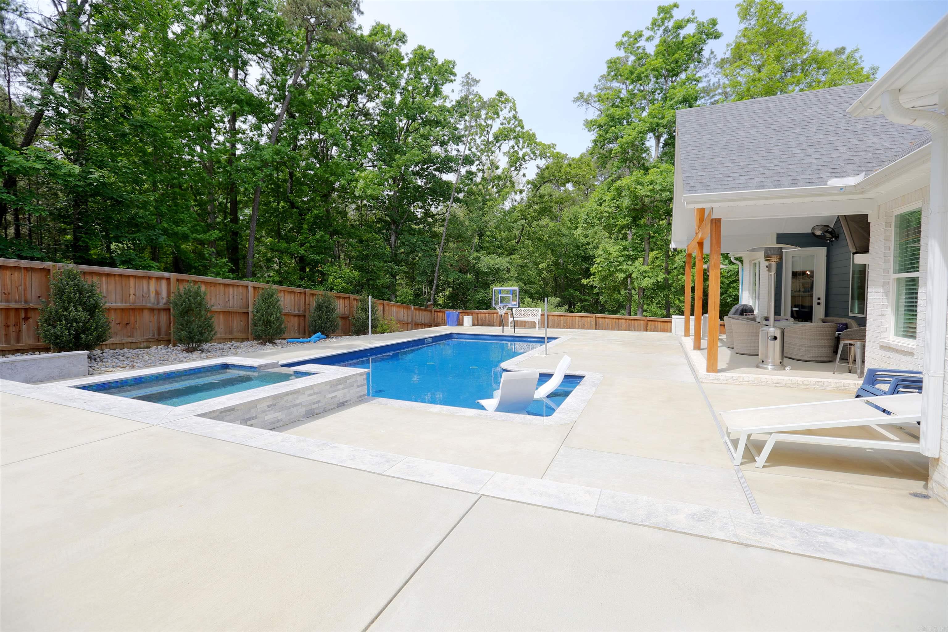 CHENAL VALLEY "CAUREL COURT" - Residential