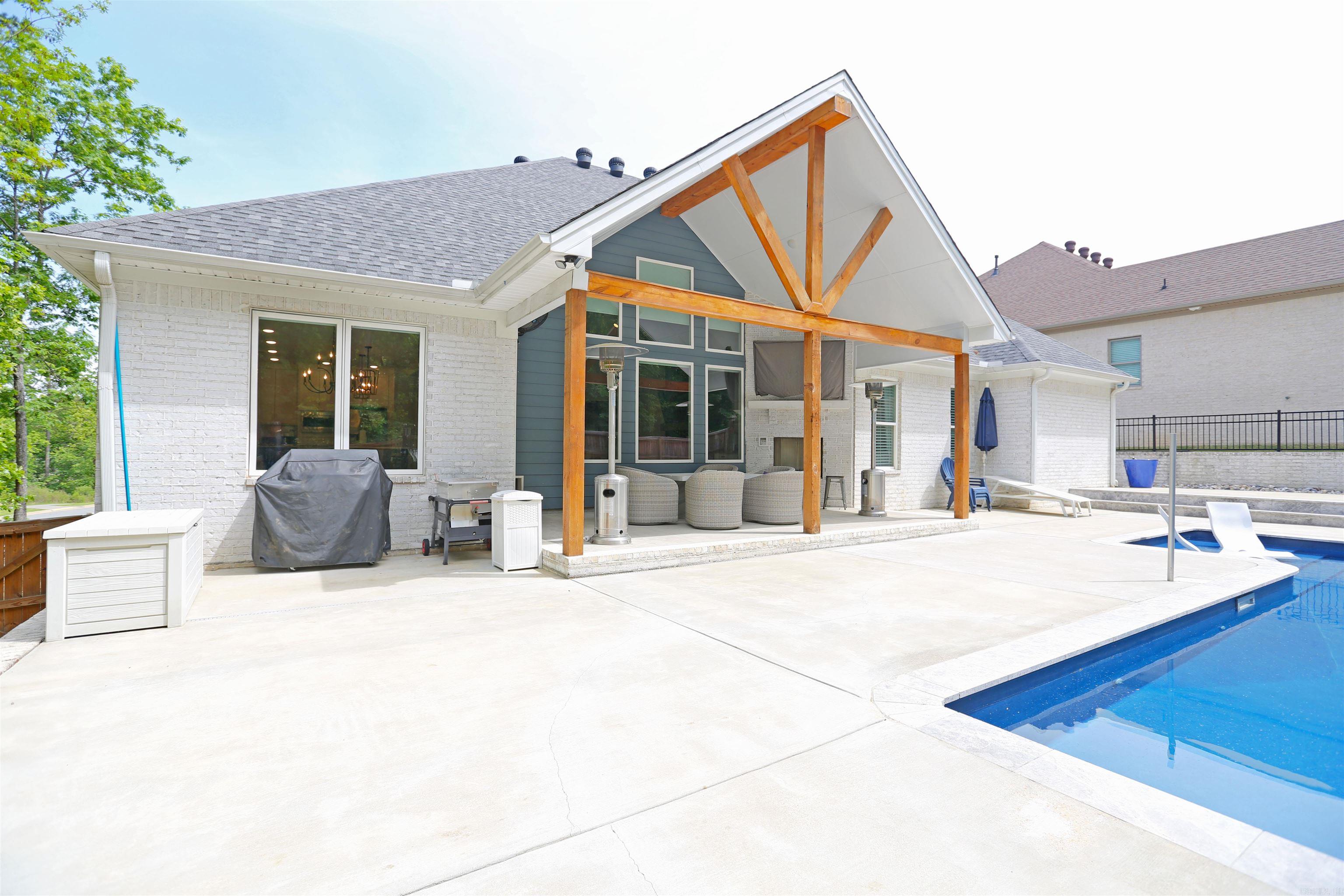 CHENAL VALLEY "CAUREL COURT" - Residential