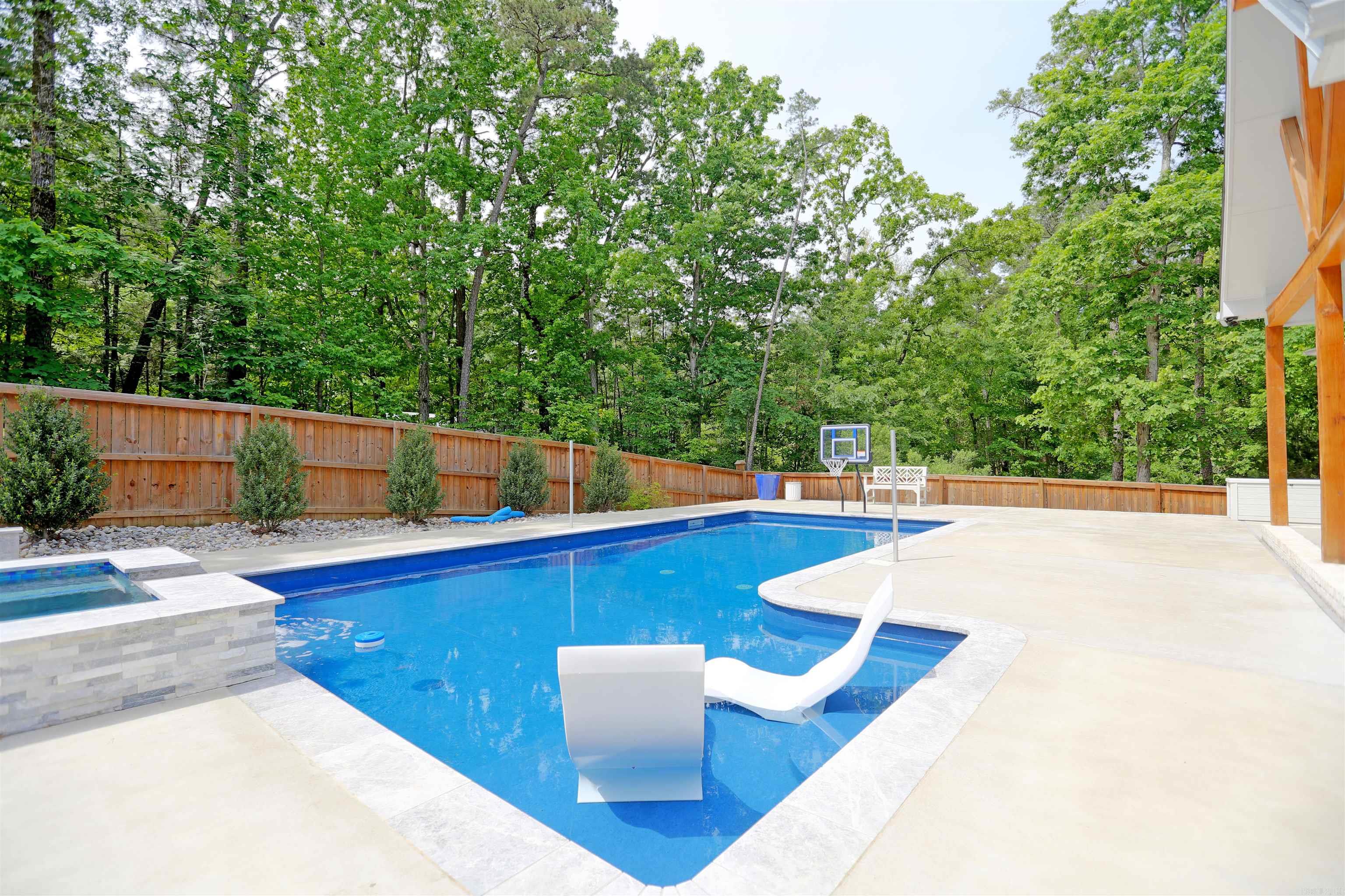 CHENAL VALLEY "CAUREL COURT" - Residential