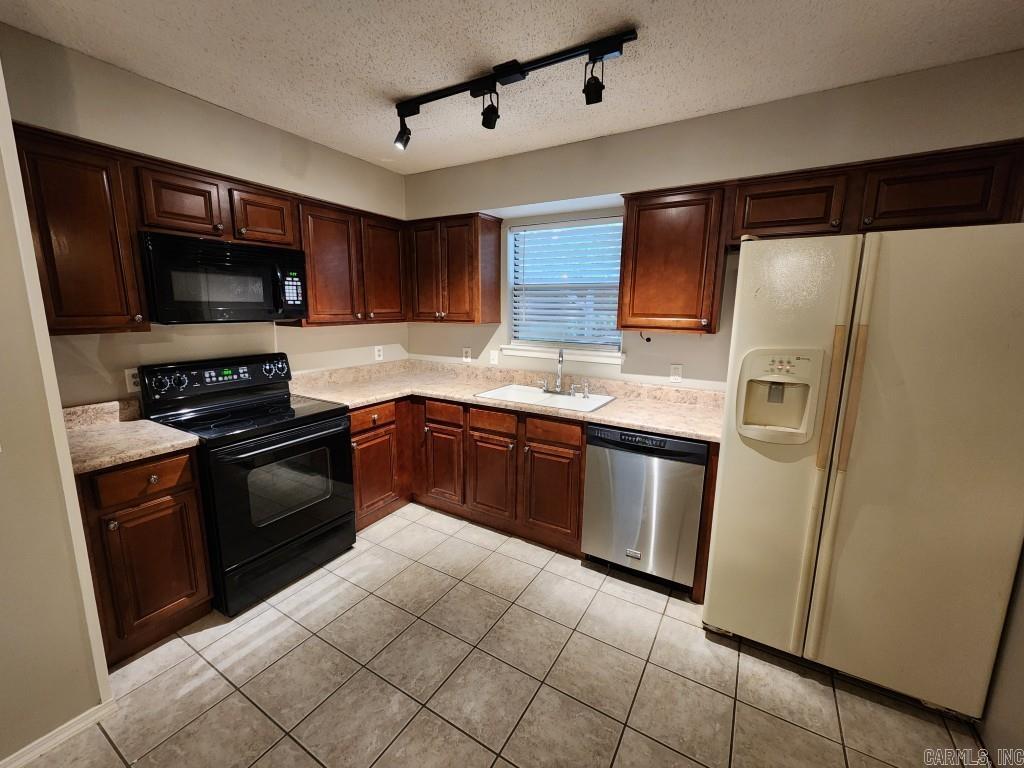 ROLLING OAKS - Residential
