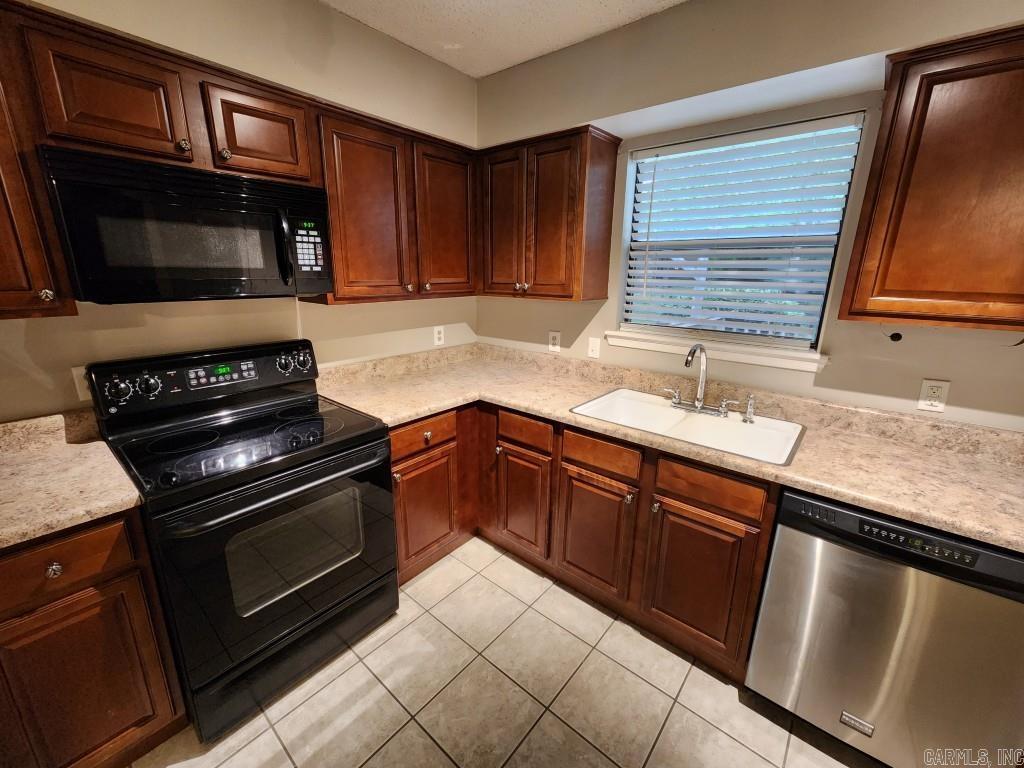 ROLLING OAKS - Residential