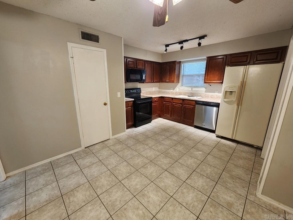 ROLLING OAKS - Residential