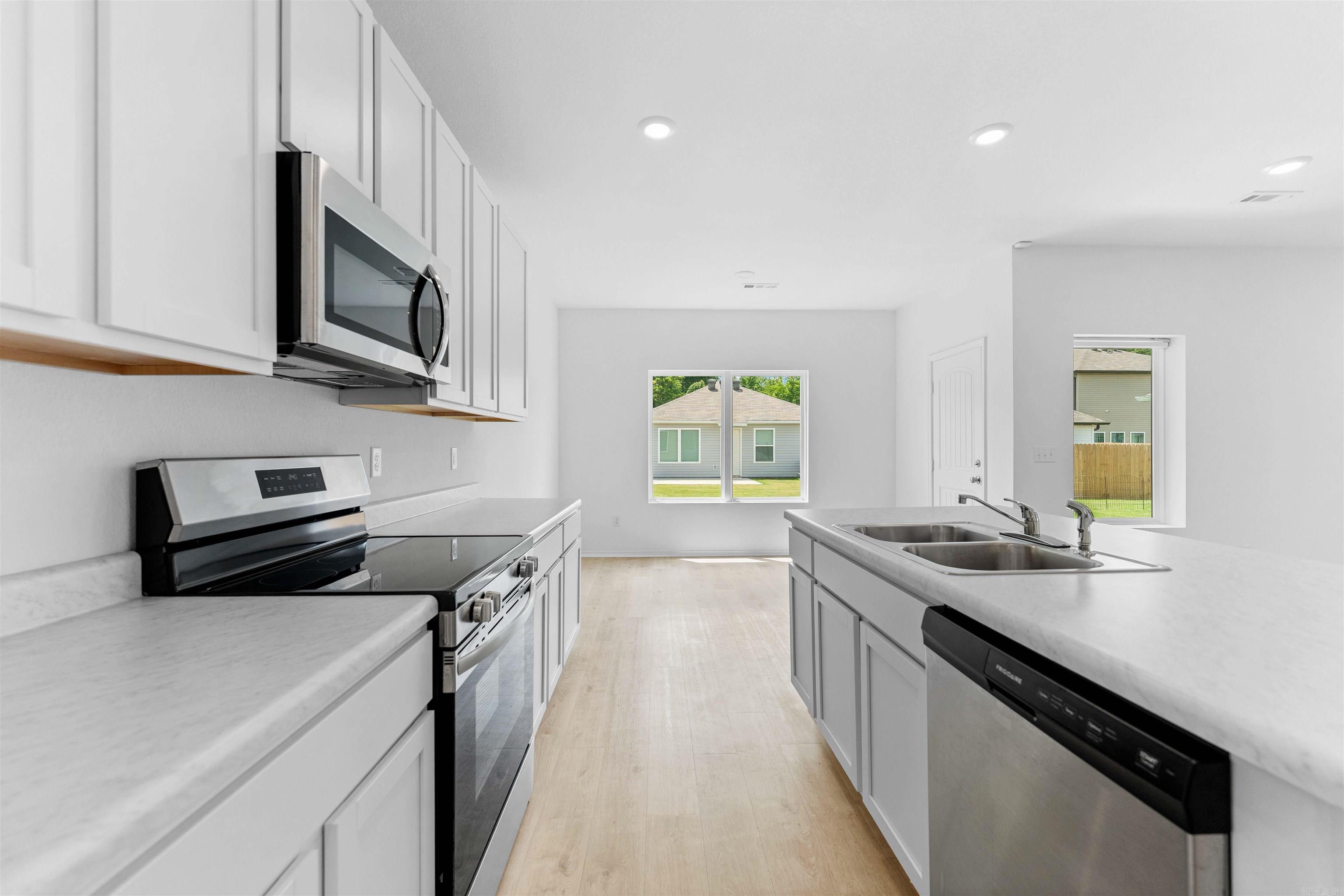 WHITE OAK CROSSING - Residential