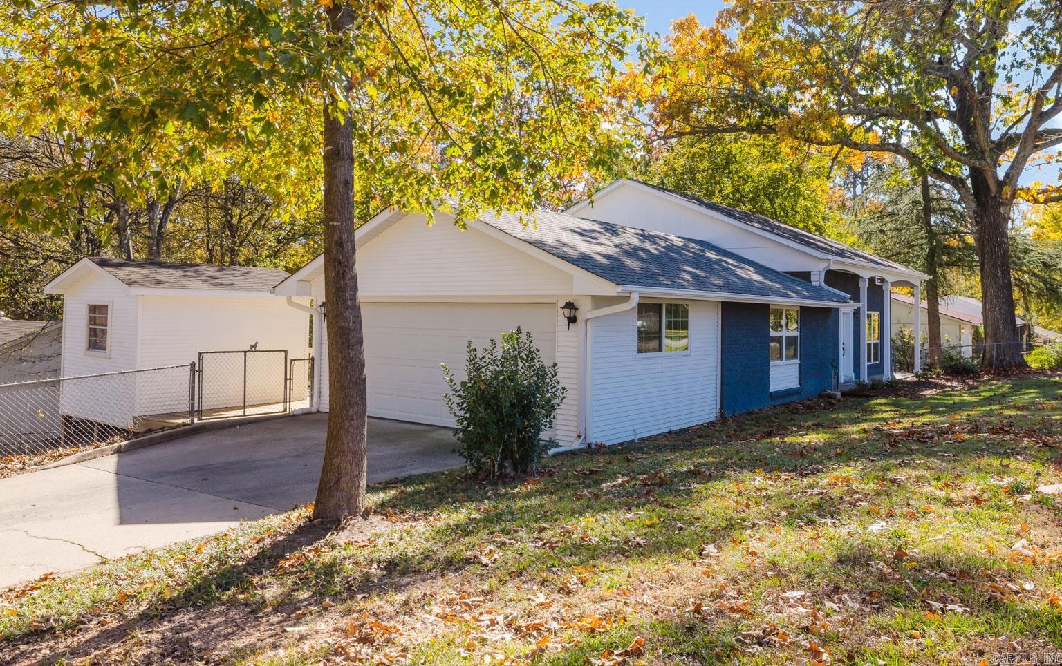 WATSON MANOR - Residential