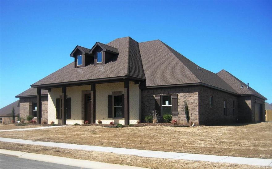 Over sized lot, side load garage, extra landscaping. Has formal dining, Kitchen is open to great room with large breakfast bar. Stained cabinets , with granite in all wet areas. Hardwoods in main living areas . Master has large walk in tile shower with custom vanities.