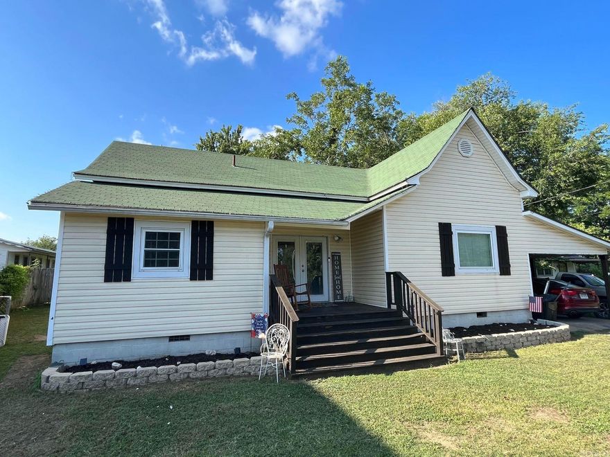 Looking for a low maintenance, move in ready home in town? Take a look at this lovely, centrally located, 3bed/1bath property in the heart of Mena. With impressive 10 ft. ceilings, this thoughtfully designed 1229 square sq ft. home feels spacious and comfortable. The property includes a brand new water heater and stove, fresh paint throughout, an attractive shiplap wall in the living room and a new deck. The AC unit was replaced in 2018. Great investment for the growing Mena market! Don't miss the opportunity!