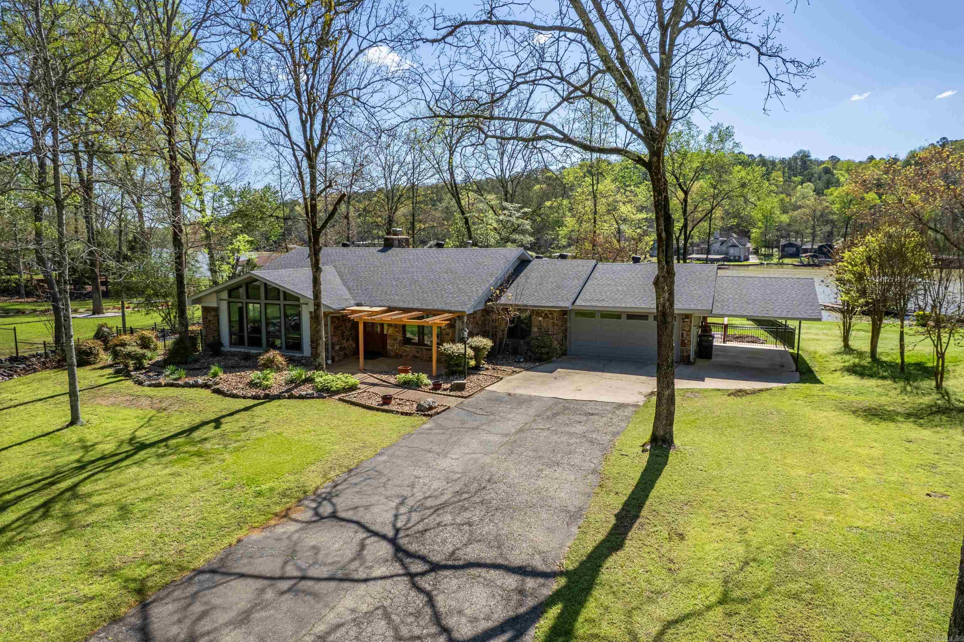 LAKECREST - Residential