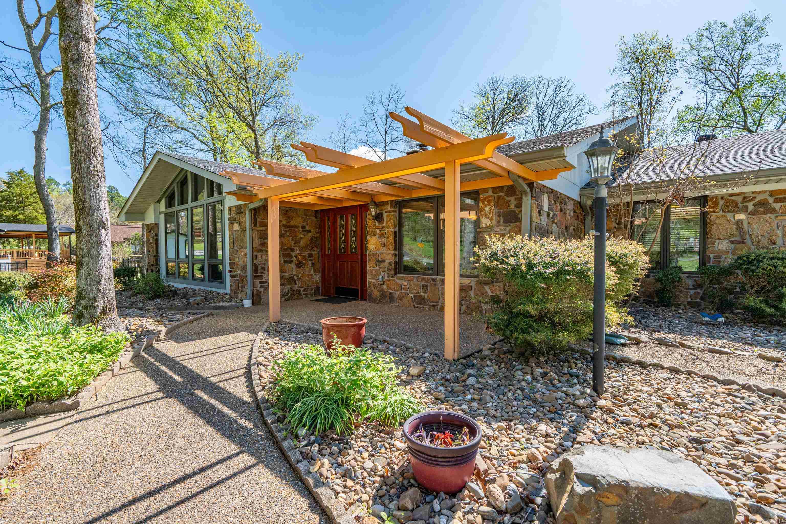 LAKECREST - Residential
