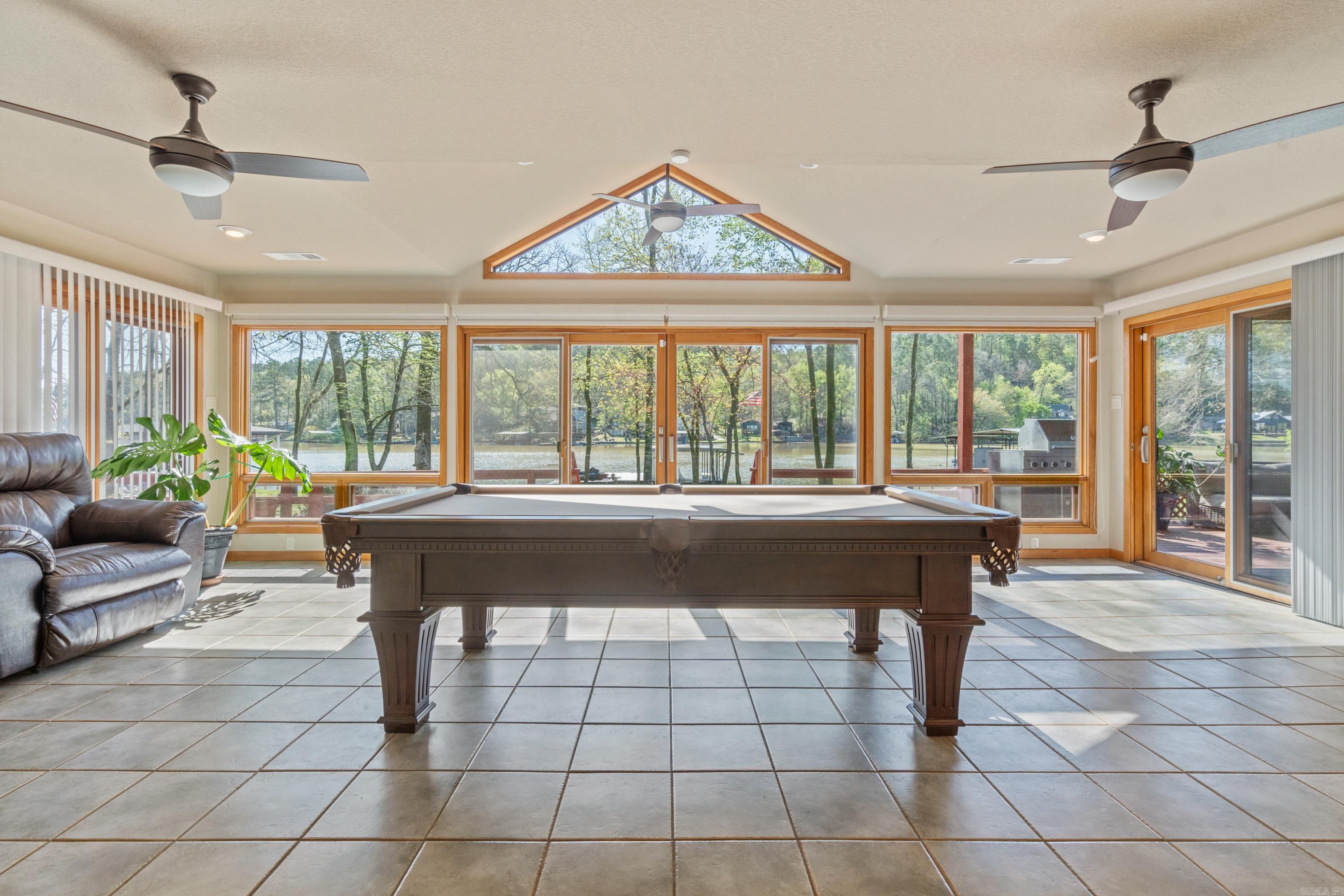 LAKECREST - Residential