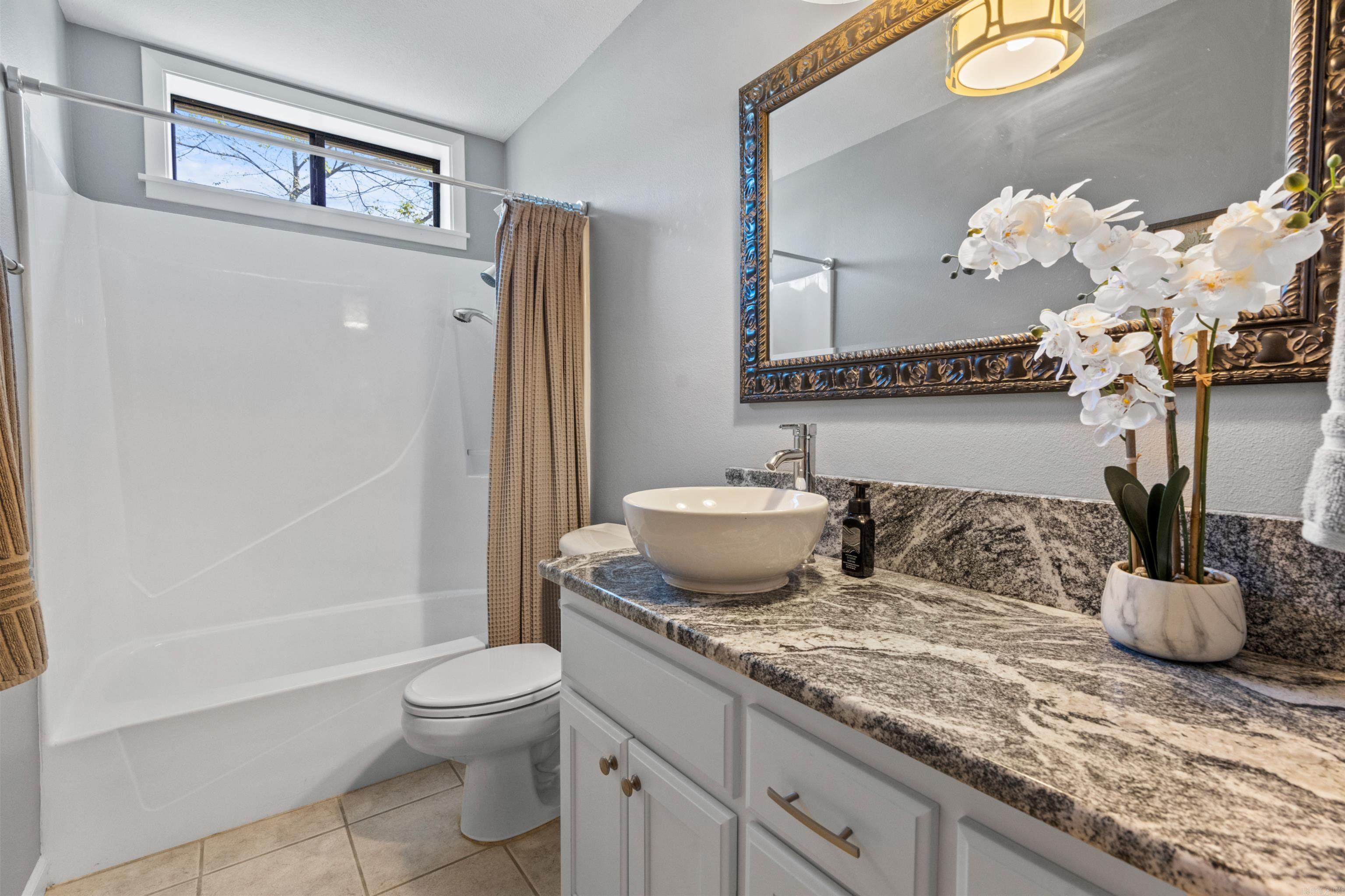 LAKECREST - Residential