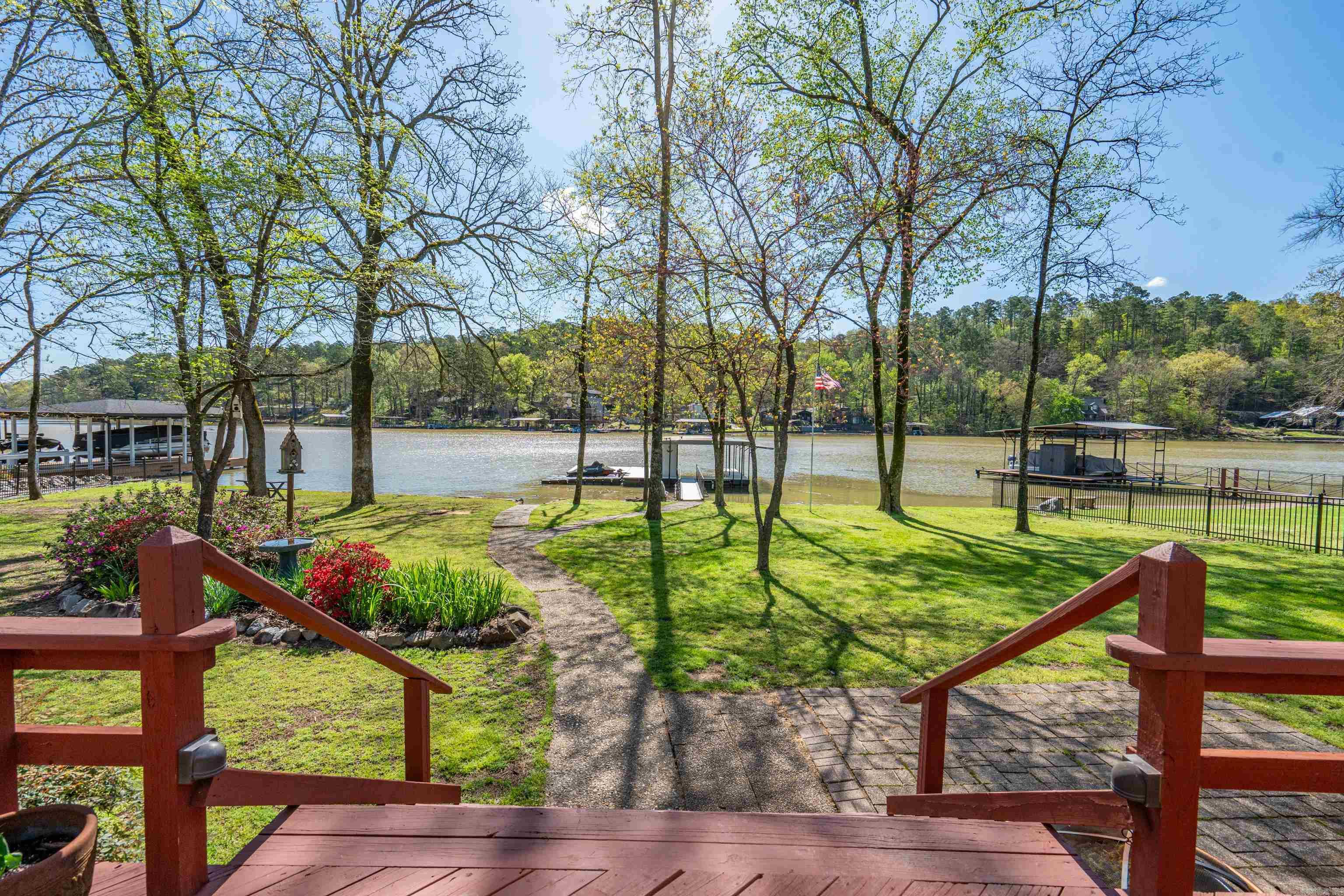 LAKECREST - Residential