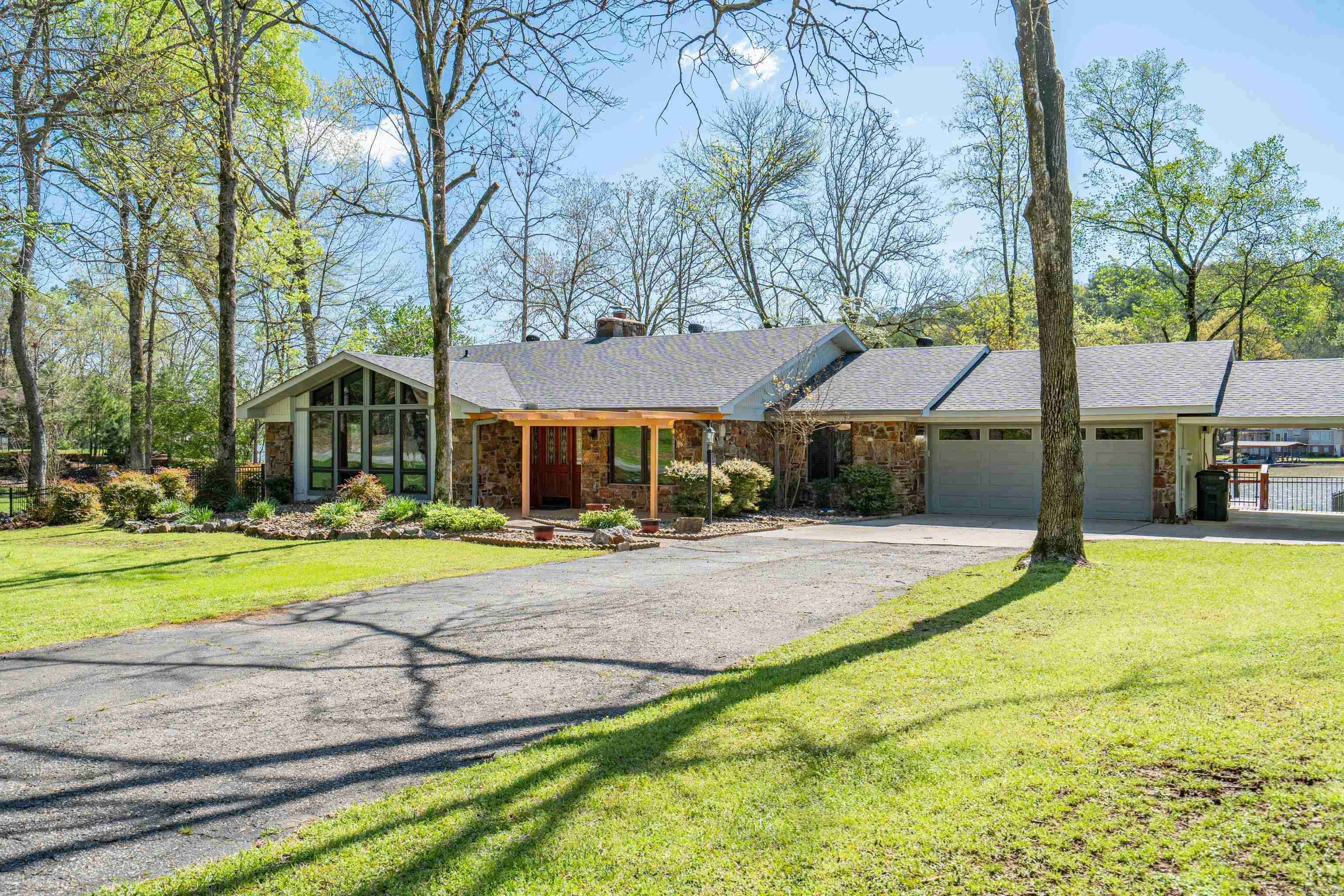 LAKECREST - Residential