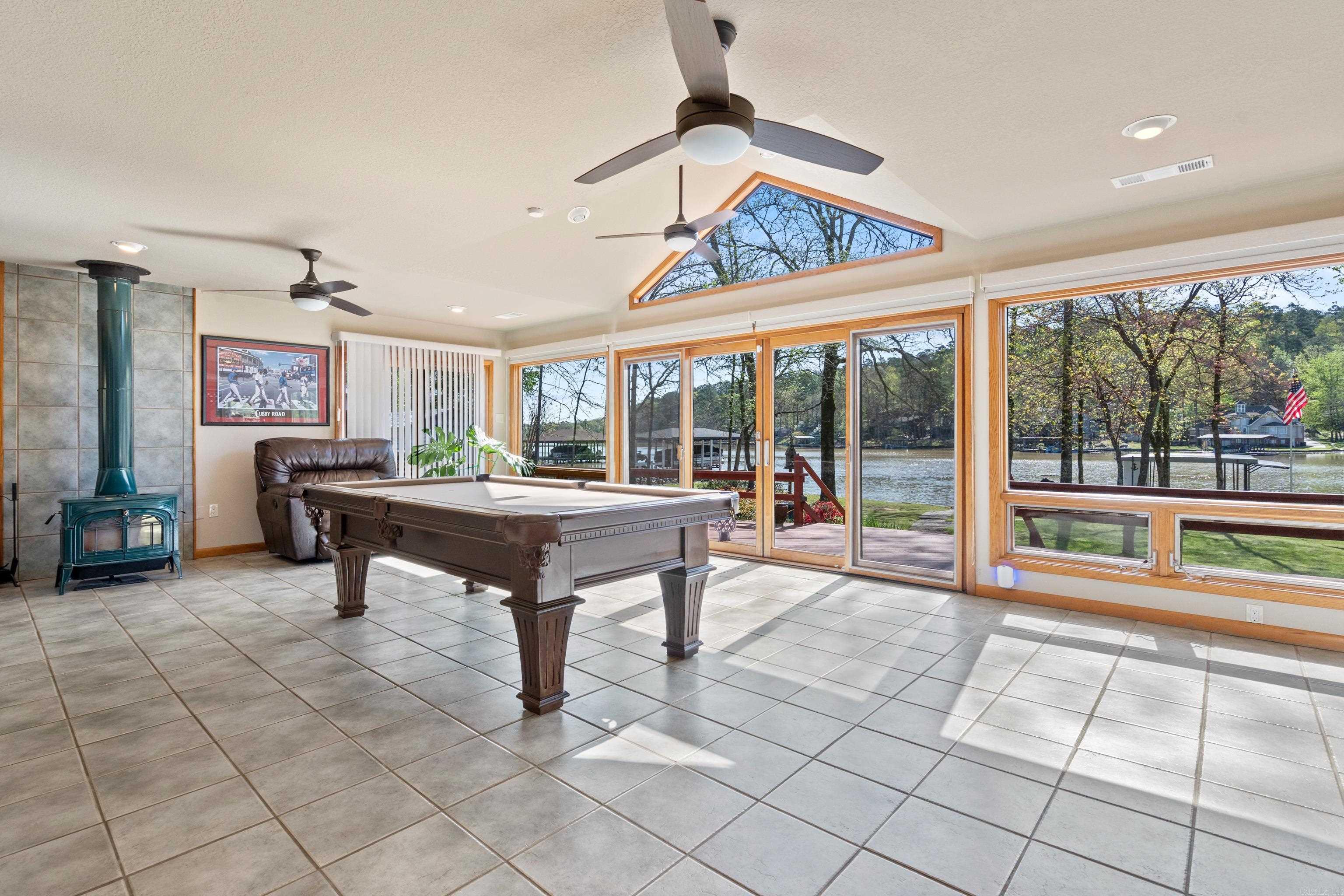 LAKECREST - Residential