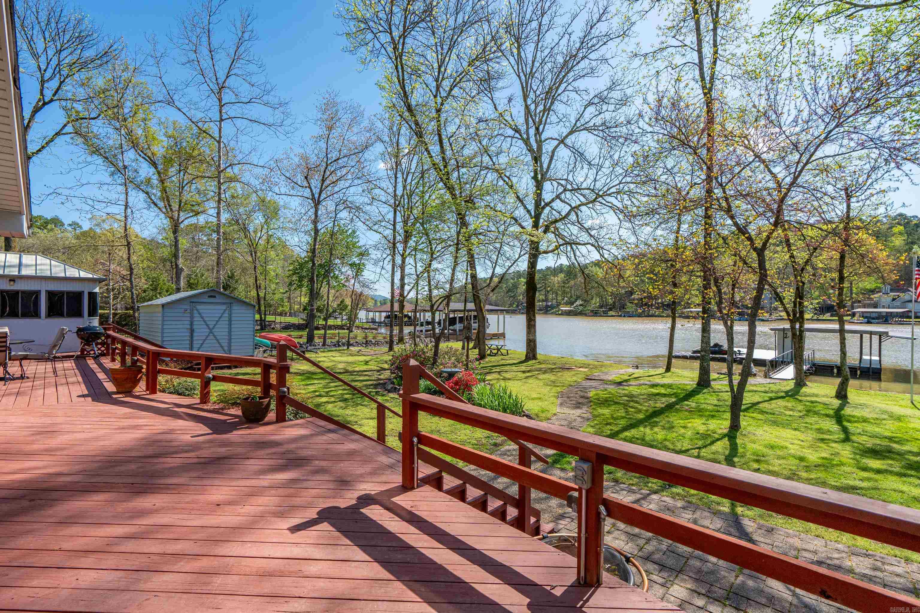 LAKECREST - Residential