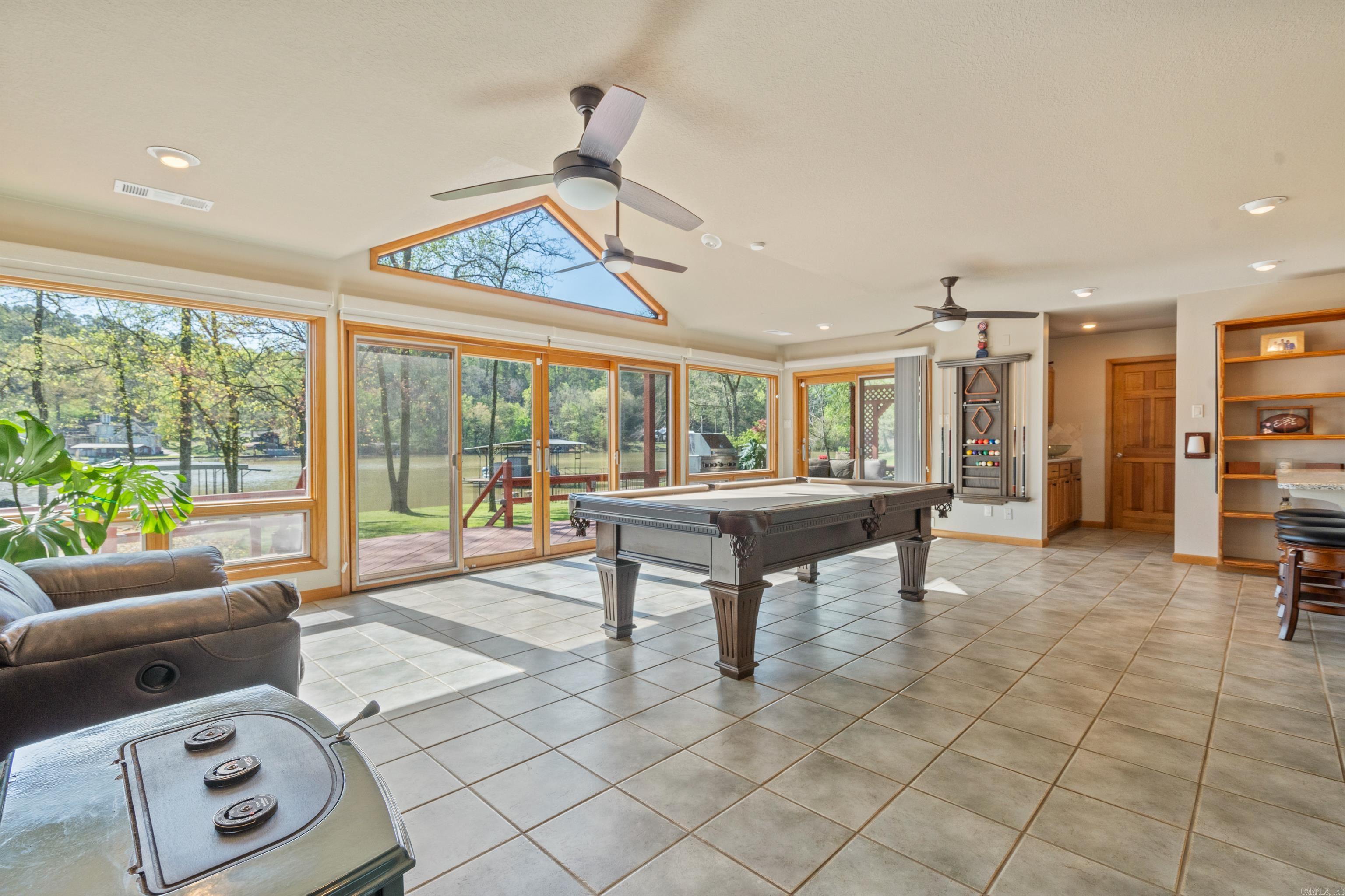 LAKECREST - Residential