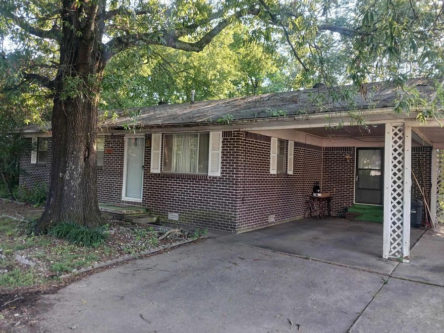 Great location, good 1st time buyers home, or down size for retirement. With just a little updating at this price you could have a very special home. This one would also make a very good rental located within walking distance of the colleg