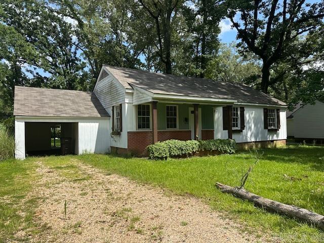 Crossett Cutie!! Spacious 3 bed home waiting for you! *All offers must be submitted to PropOffers.com*